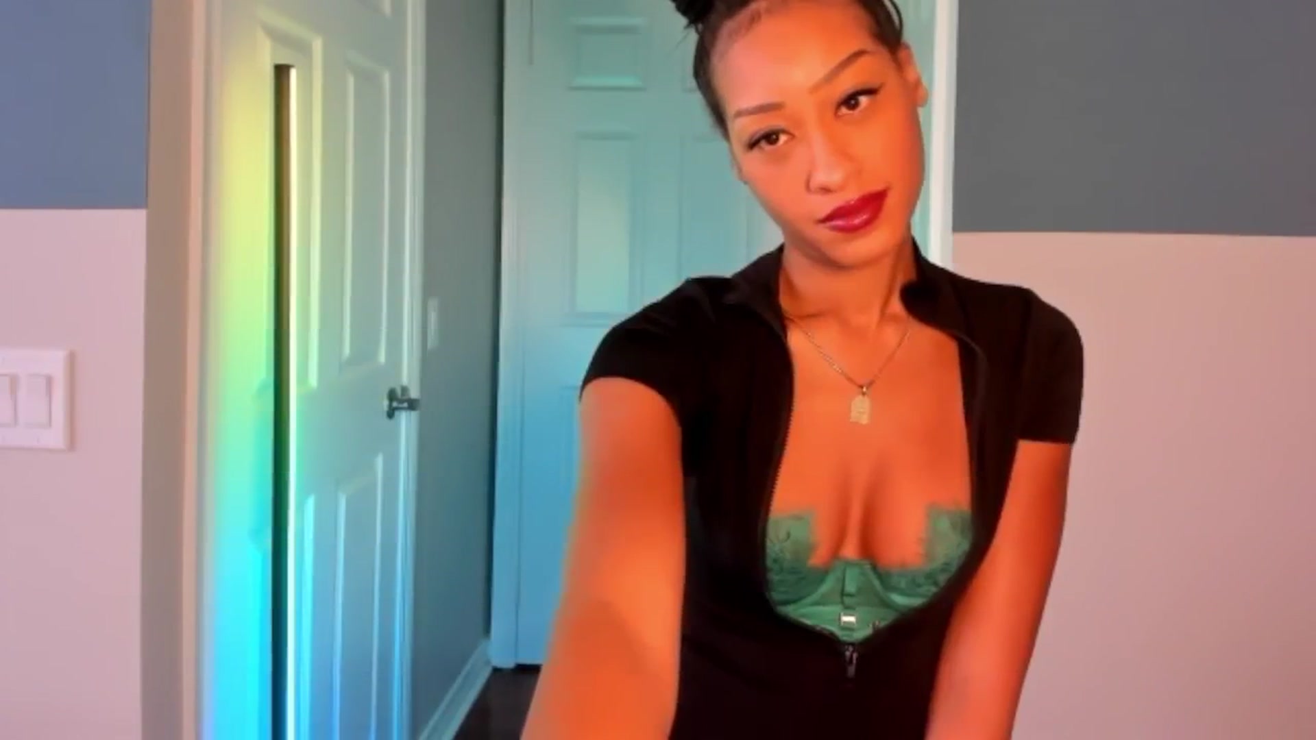 Gallery image thumbnail from DiazWhite's myfreecams stream on, 01/31/2026, 19:15 image 12 of 20