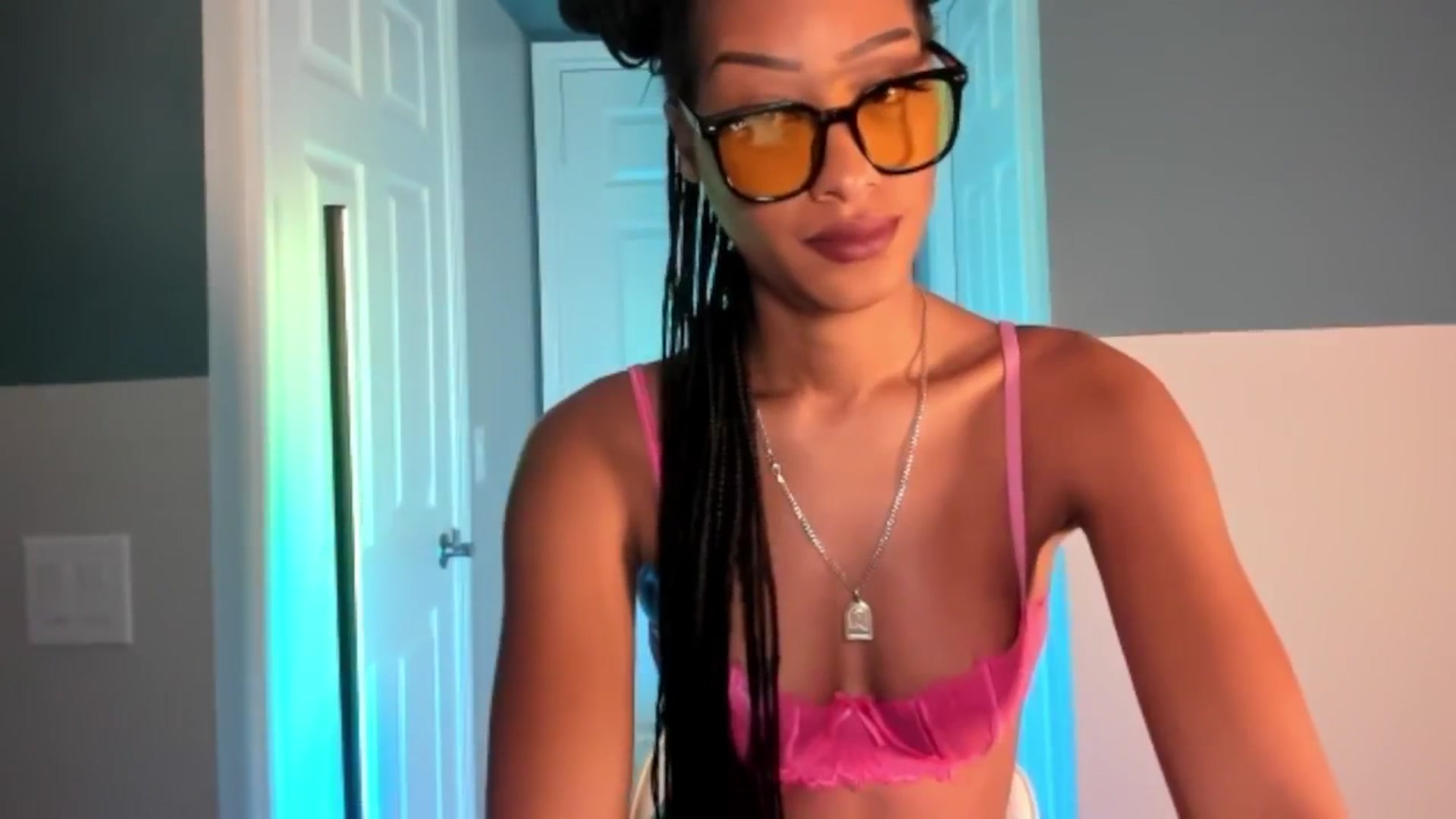 Gallery image thumbnail from DiazWhite's myfreecams stream on, 02/21/2026, 12:10 image 20 of 20
