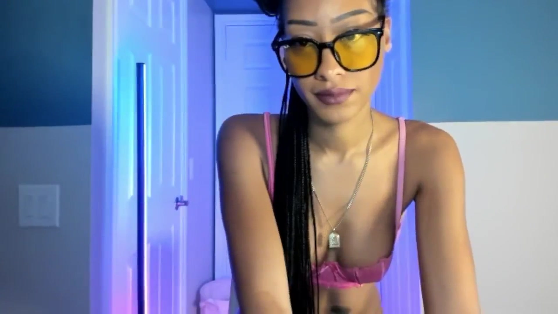 Gallery image thumbnail from DiazWhite's myfreecams stream on, 02/21/2026, 12:10 image 15 of 20