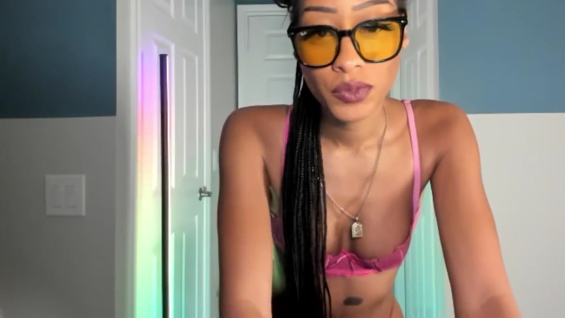 Gallery image thumbnail from DiazWhite's myfreecams stream on, 02/21/2026, 12:10 image 4 of 20