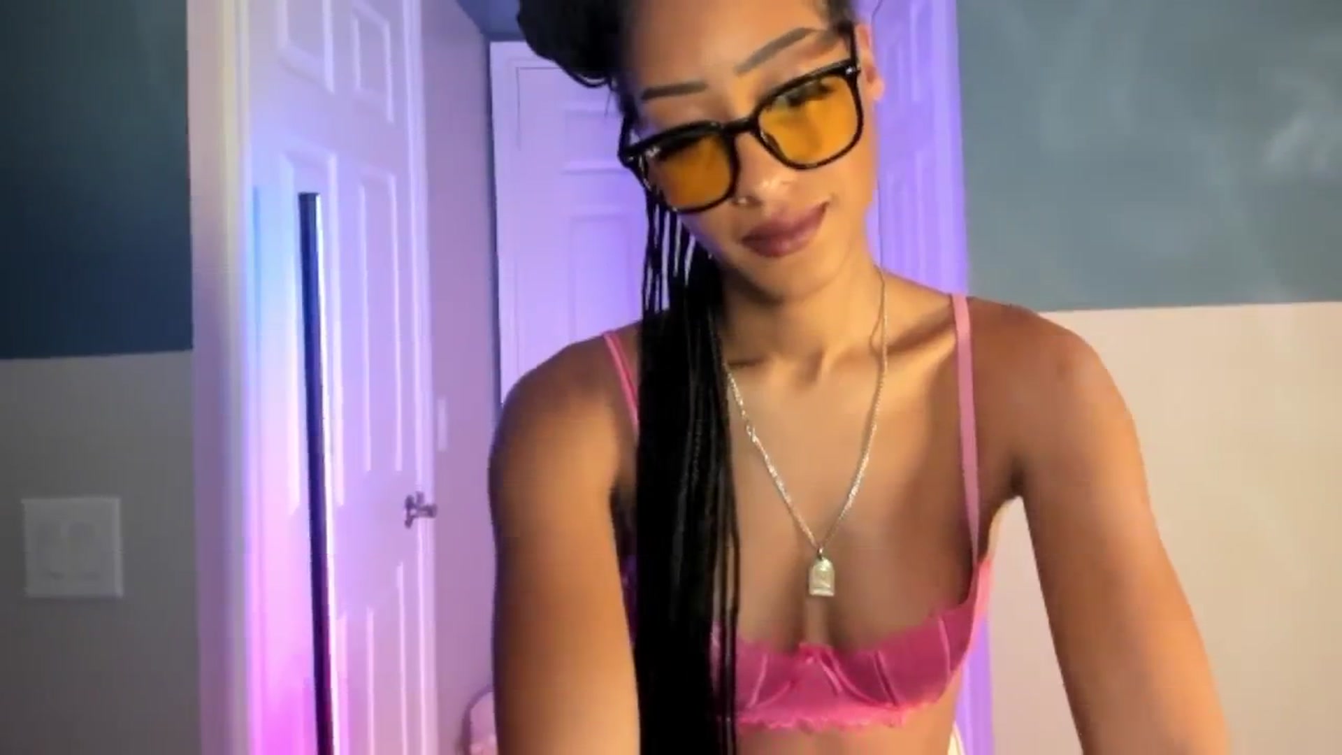 Gallery image thumbnail from DiazWhite's myfreecams stream on, 02/21/2026, 12:10 image 19 of 20