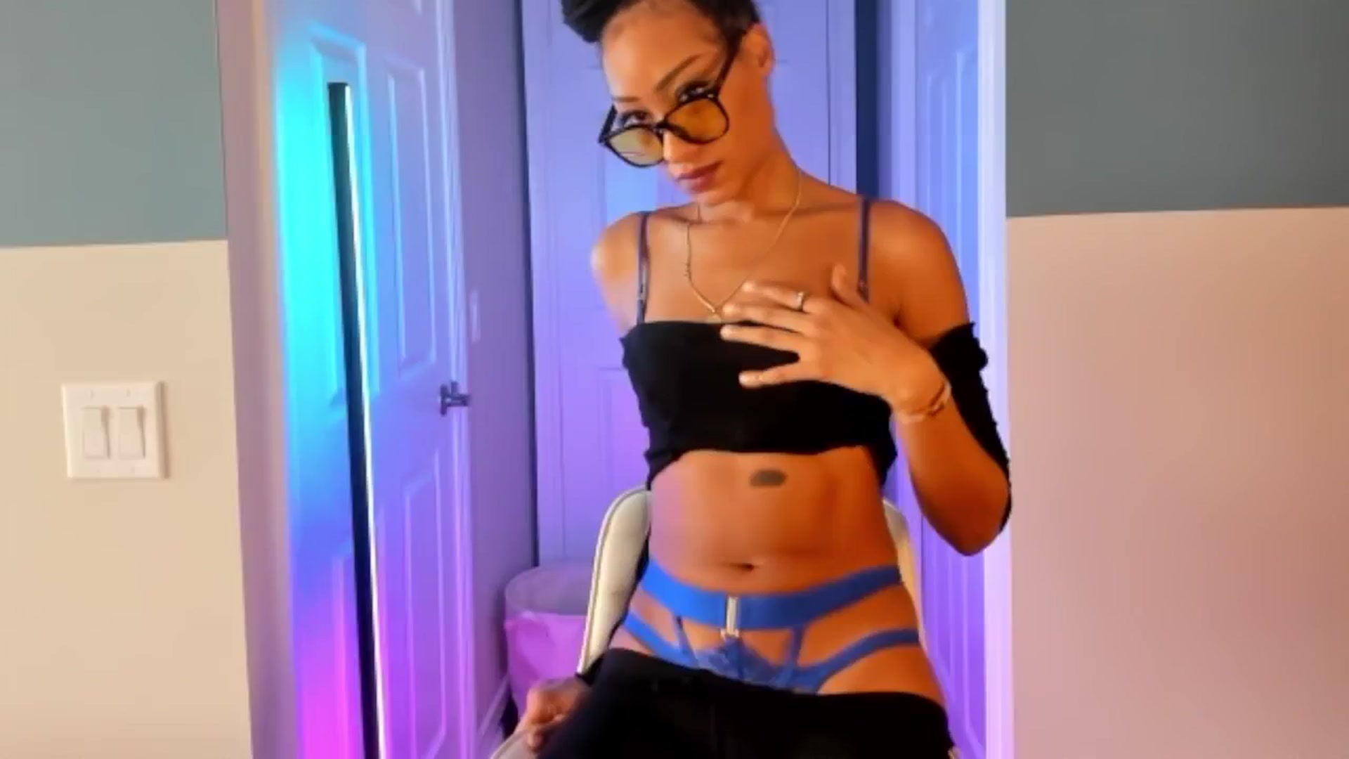 Gallery image thumbnail from DiazWhite's myfreecams stream on, 02/21/2026, 15:27 image 5 of 20