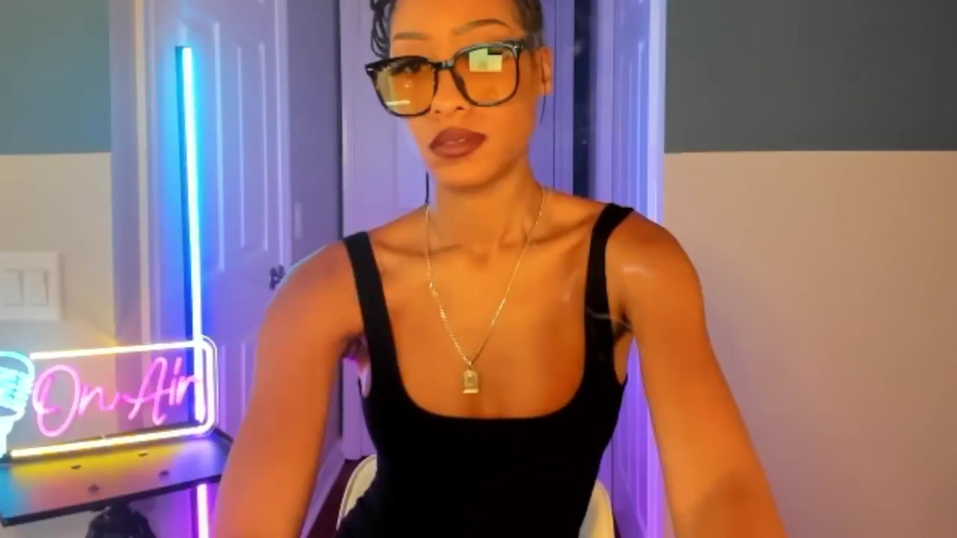 Gallery image thumbnail from DiazWhite's myfreecams stream on, 02/22/2026, 19:49 image 14 of 20