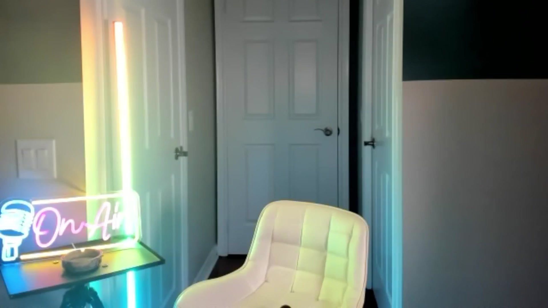 Gallery image thumbnail from DiazWhite's myfreecams stream on, 02/24/2026, 05:42 image 18 of 20
