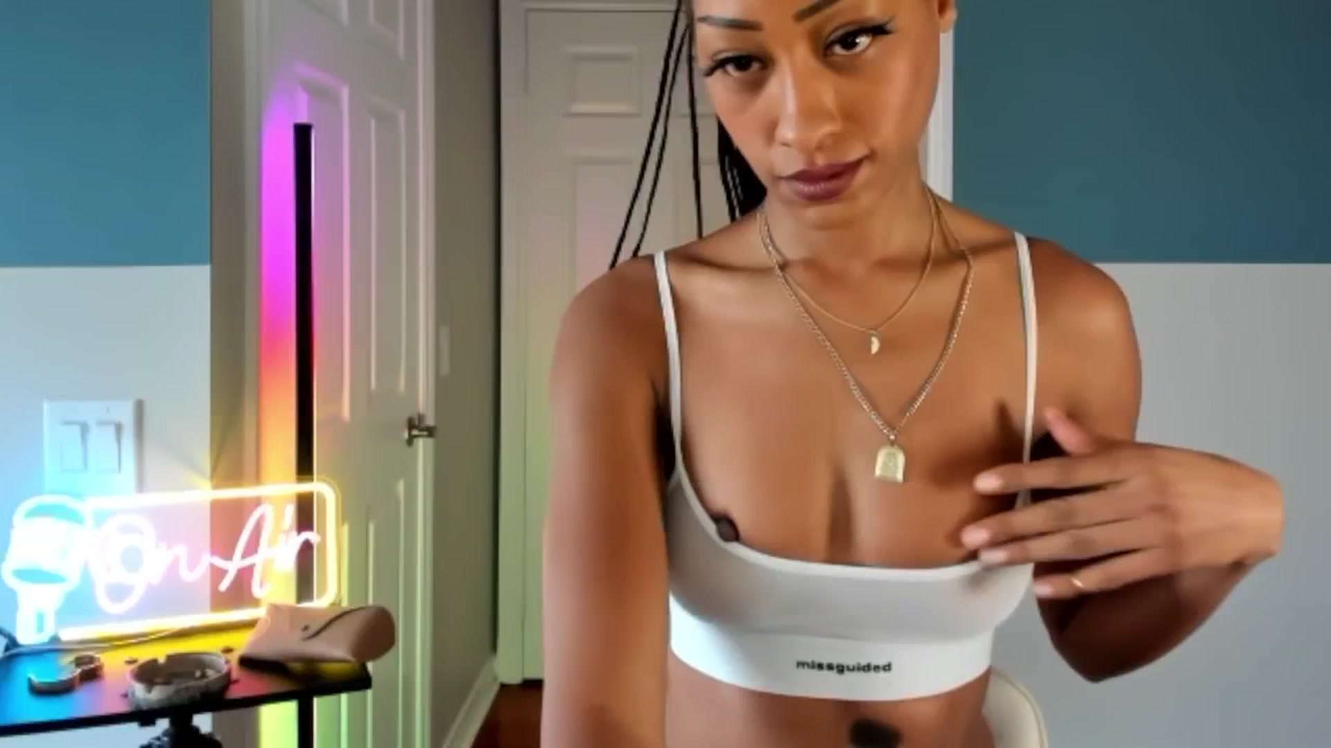 Gallery image thumbnail from DiazWhite's myfreecams stream on, 03/10/2026, 17:30 image 10 of 20