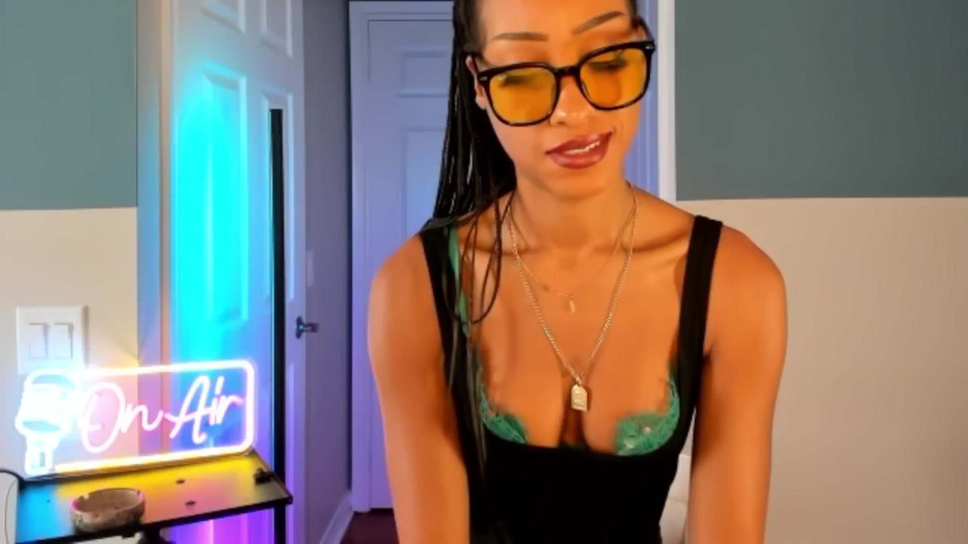 Gallery image thumbnail from DiazWhite's myfreecams stream on, 03/13/2026, 17:21 image 9 of 20