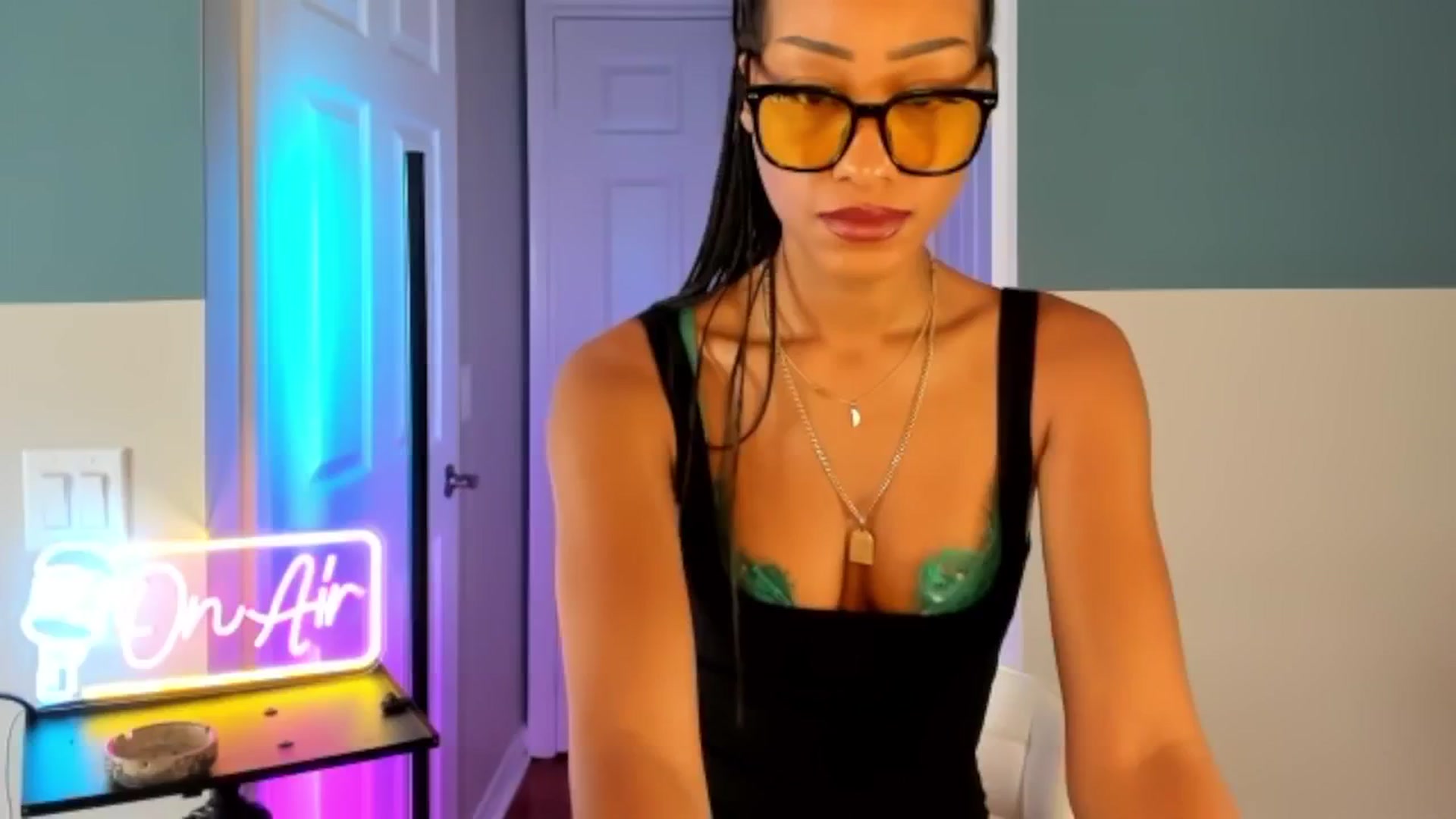 Gallery image thumbnail from DiazWhite's myfreecams stream on, 03/13/2026, 17:21 image 10 of 20