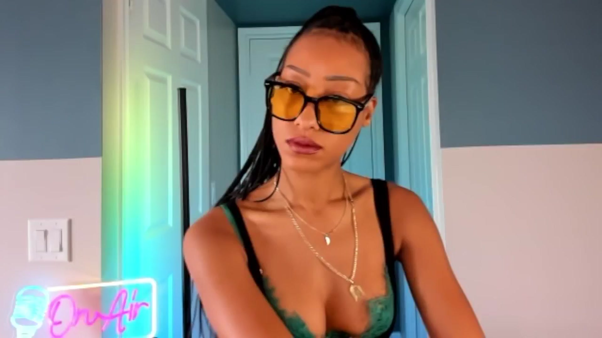 Gallery image thumbnail from DiazWhite's myfreecams stream on, 03/16/2026, 15:03 image 5 of 20