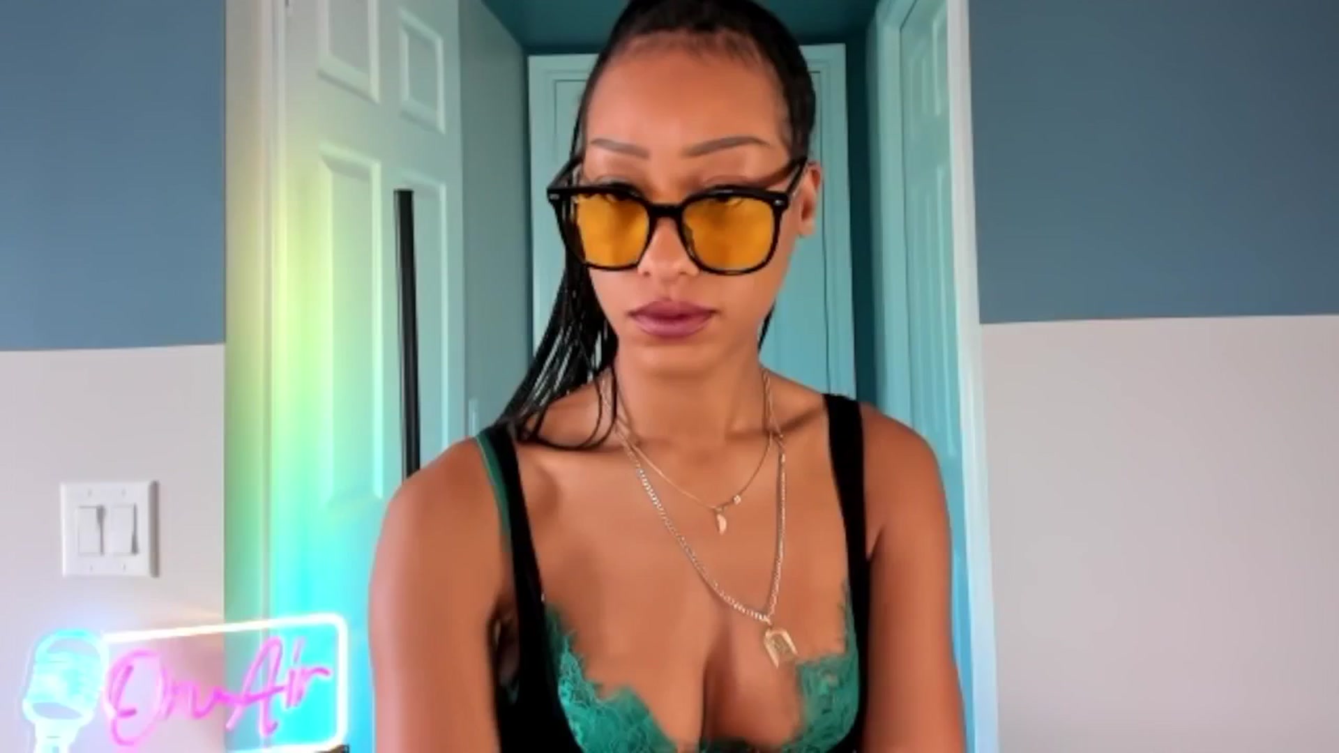 Gallery image thumbnail from DiazWhite's myfreecams stream on, 03/16/2026, 15:03 image 6 of 20