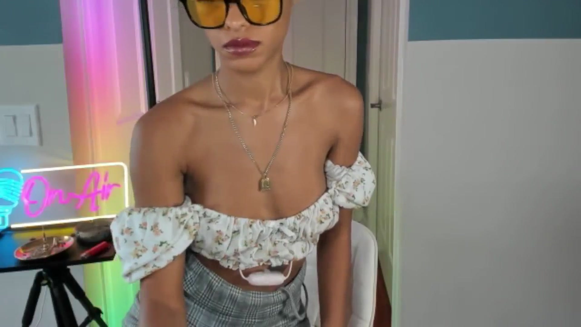 Gallery image thumbnail from DiazWhite's myfreecams stream on, 03/16/2026, 19:03 image 7 of 20