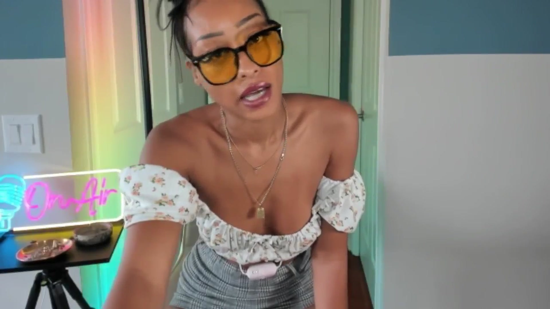 Gallery image thumbnail from DiazWhite's myfreecams stream on, 03/16/2026, 19:03 image 11 of 20