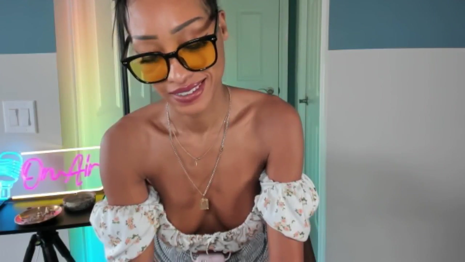 Gallery image thumbnail from DiazWhite's myfreecams stream on, 03/16/2026, 19:03 image 12 of 20