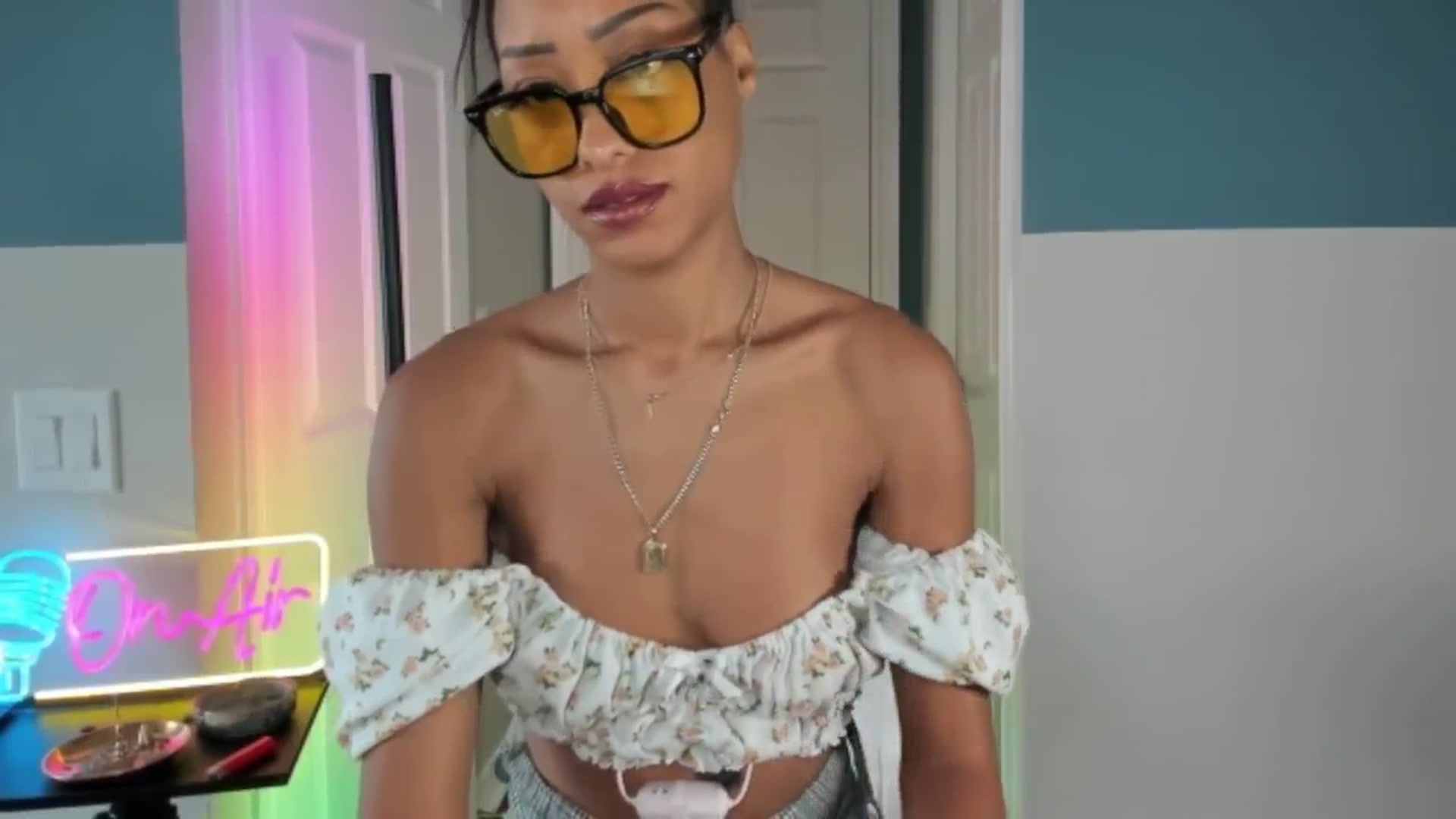 Gallery image thumbnail from DiazWhite's myfreecams stream on, 03/16/2026, 19:03 image 8 of 20
