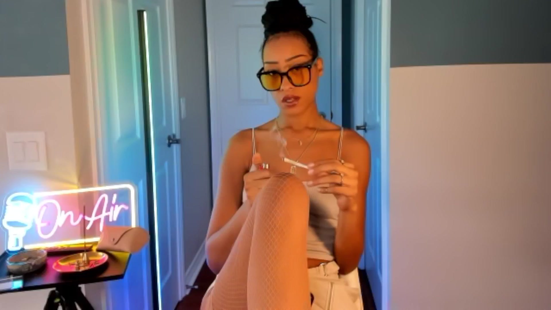 Gallery image thumbnail from DiazWhite's myfreecams stream on, 03/19/2026, 17:24 image 14 of 20