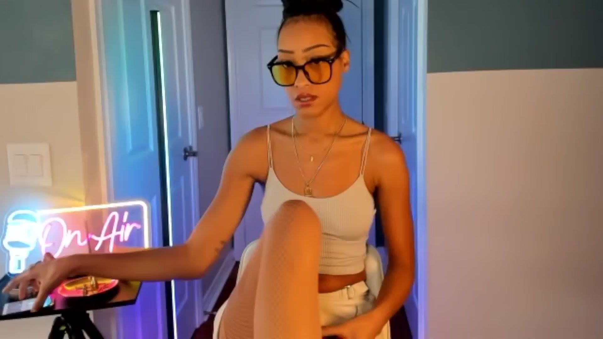 Gallery image thumbnail from DiazWhite's myfreecams stream on, 03/19/2026, 17:24 image 10 of 20
