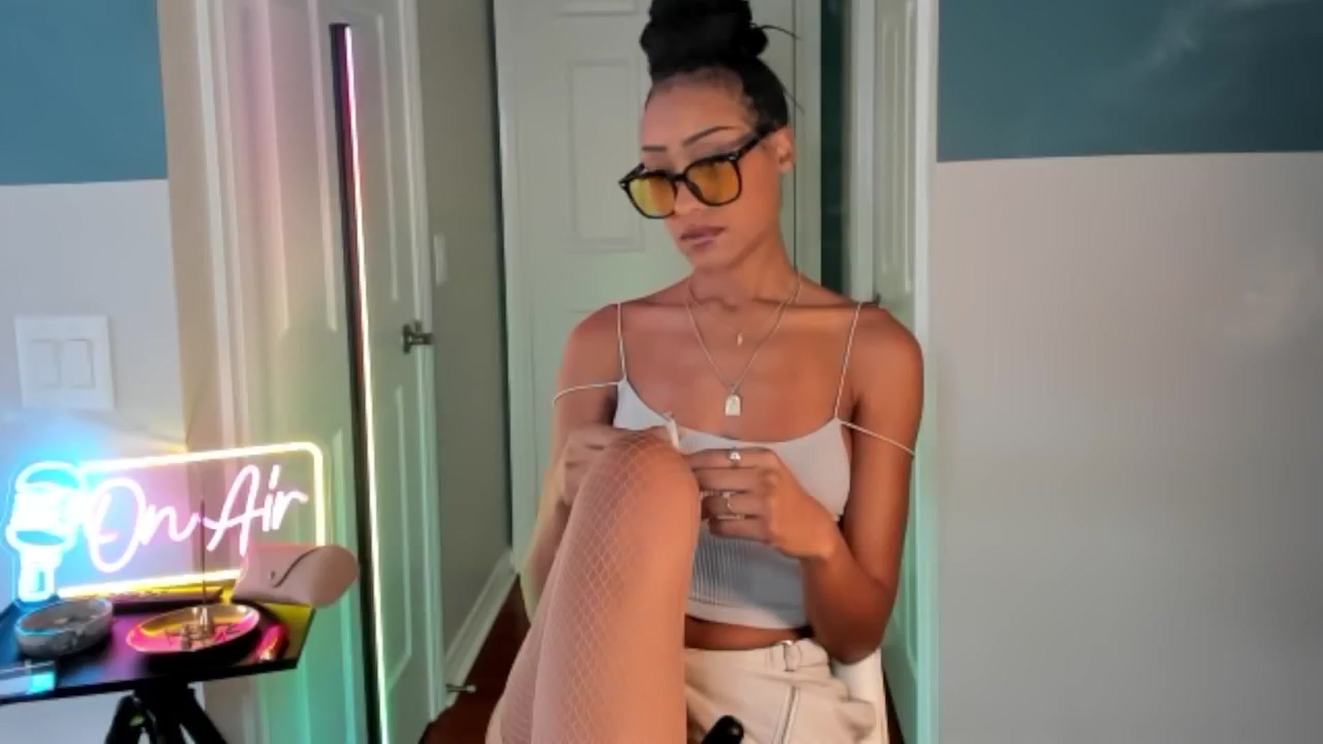 Gallery image thumbnail from DiazWhite's myfreecams stream on, 03/19/2026, 17:24 image 17 of 20