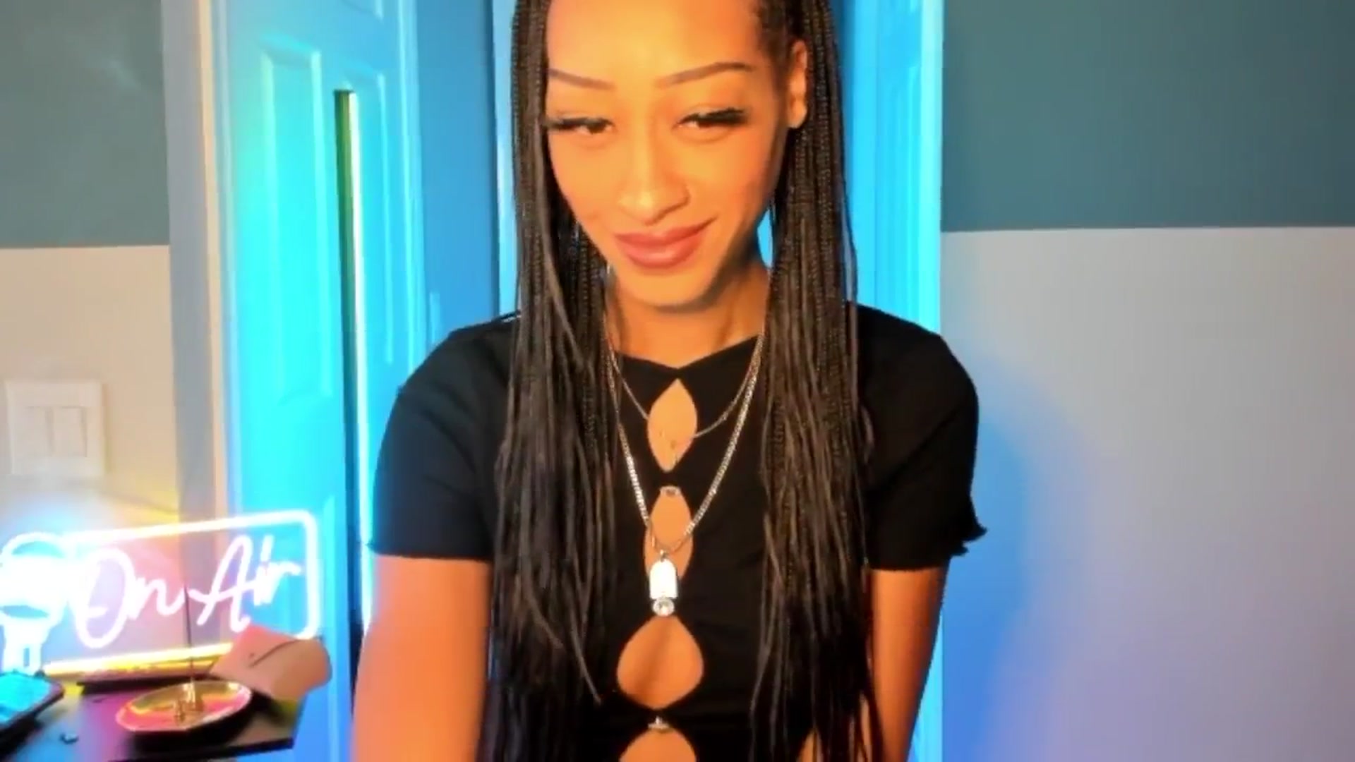 Gallery image thumbnail from DiazWhite's myfreecams stream on, 03/20/2026, 14:13 image 16 of 20