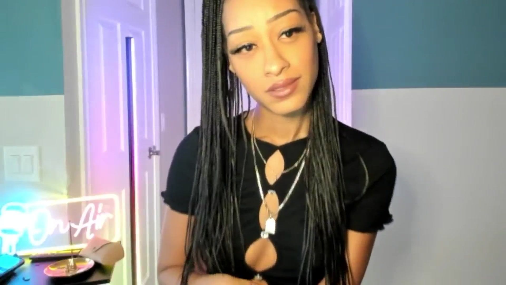 Gallery image thumbnail from DiazWhite's myfreecams stream on, 03/20/2026, 14:13 image 13 of 20