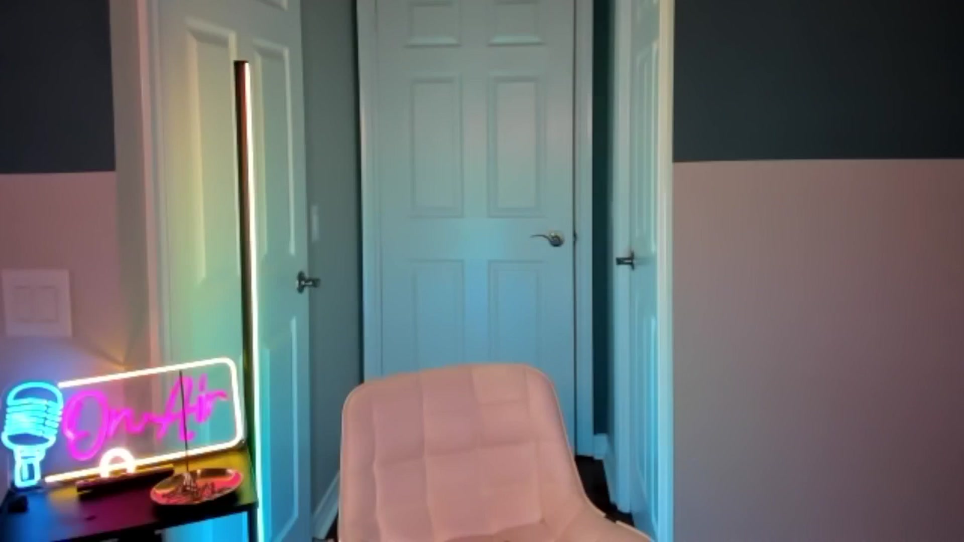 Gallery image thumbnail from DiazWhite's myfreecams stream on, 03/22/2026, 14:17 image 15 of 20