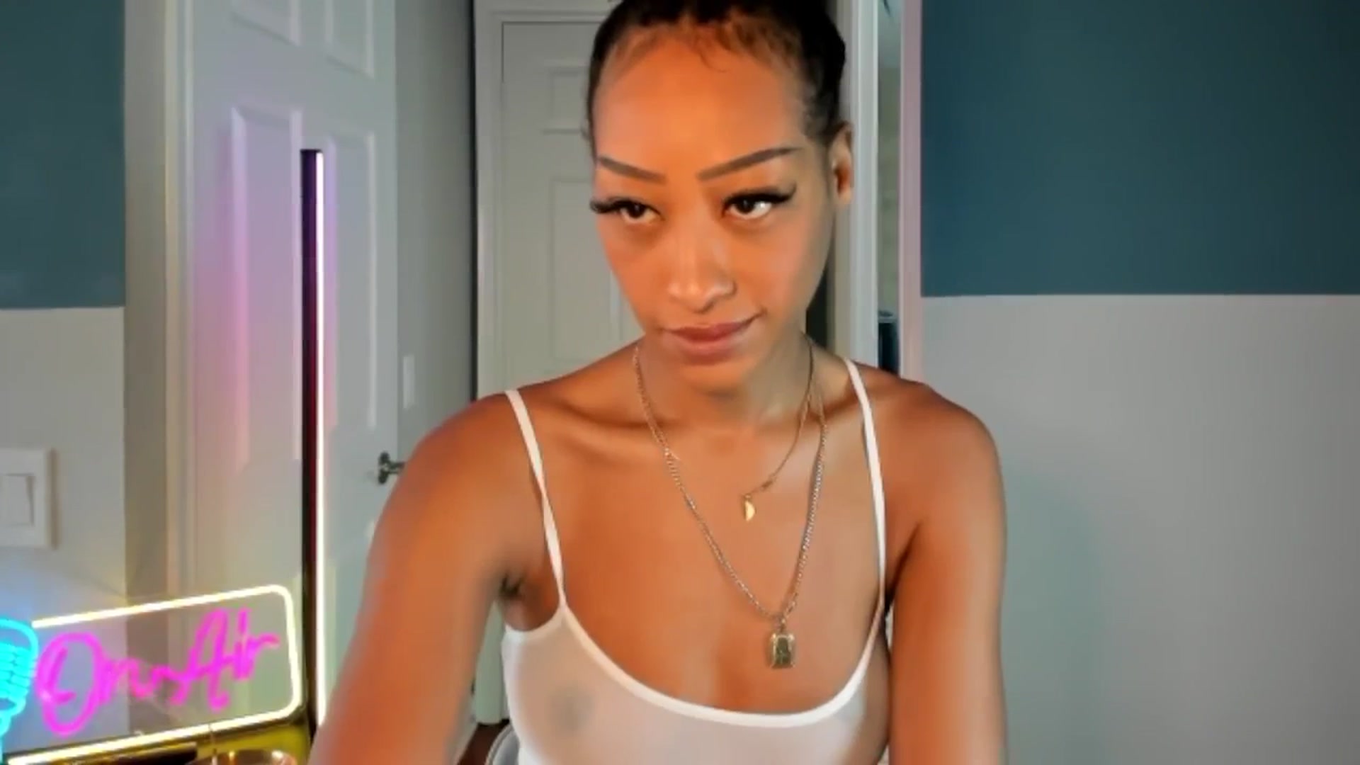Gallery image thumbnail from DiazWhite's myfreecams stream on, 03/22/2026, 15:21 image 19 of 20