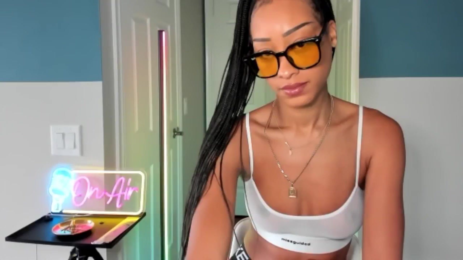 Gallery image thumbnail from DiazWhite's myfreecams stream on, 03/23/2026, 15:02 image 17 of 20
