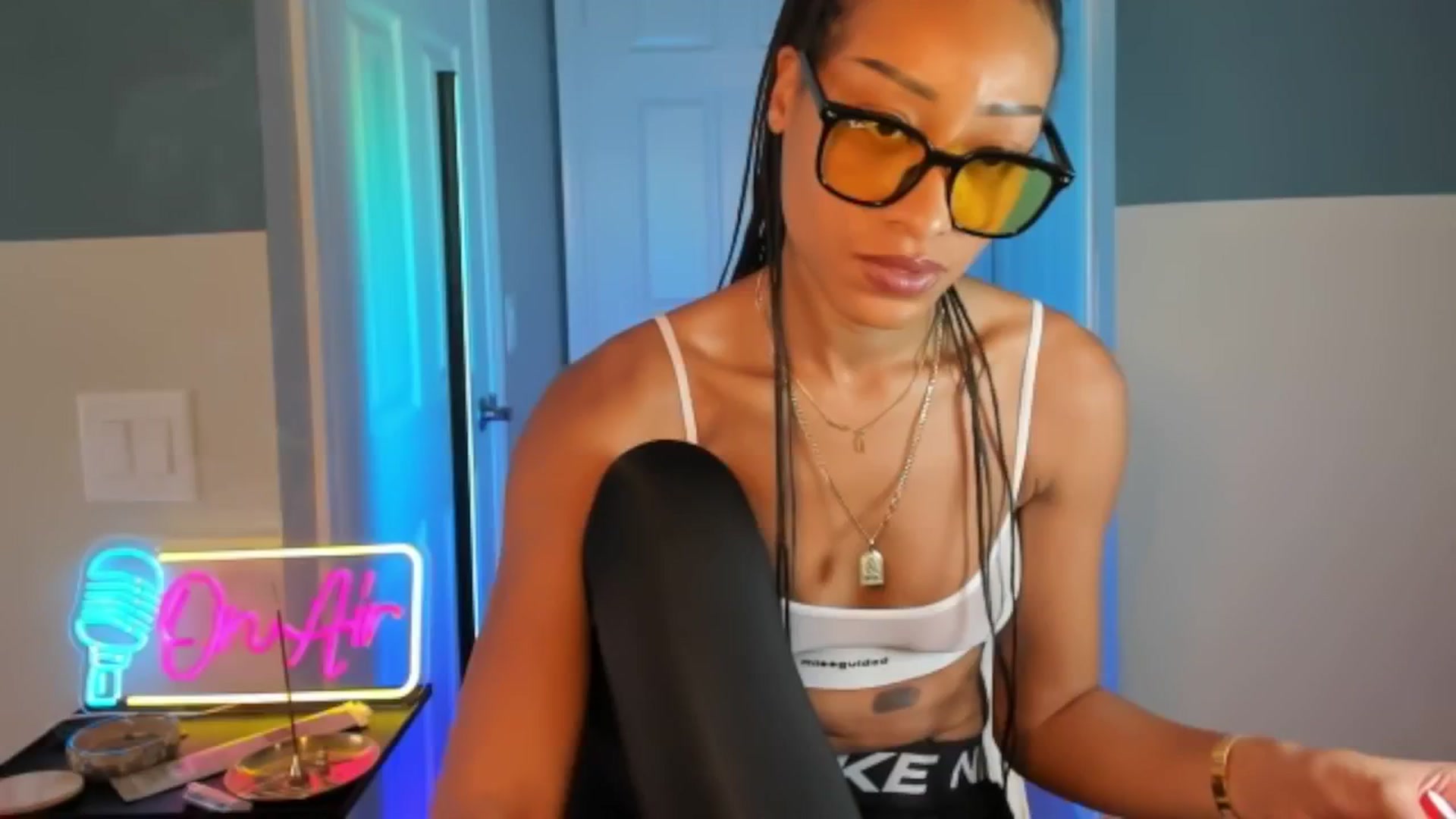 Gallery image thumbnail from DiazWhite's myfreecams stream on, 03/23/2026, 21:09 image 17 of 20