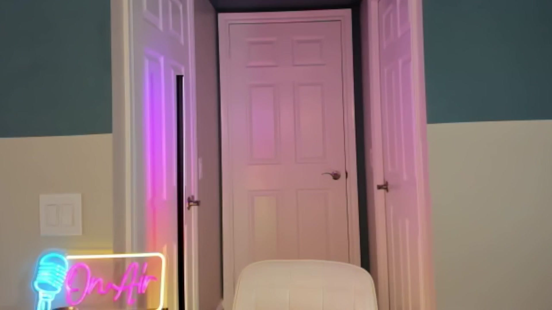 Gallery image thumbnail from DiazWhite's myfreecams stream on, 03/23/2026, 21:09 image 9 of 20