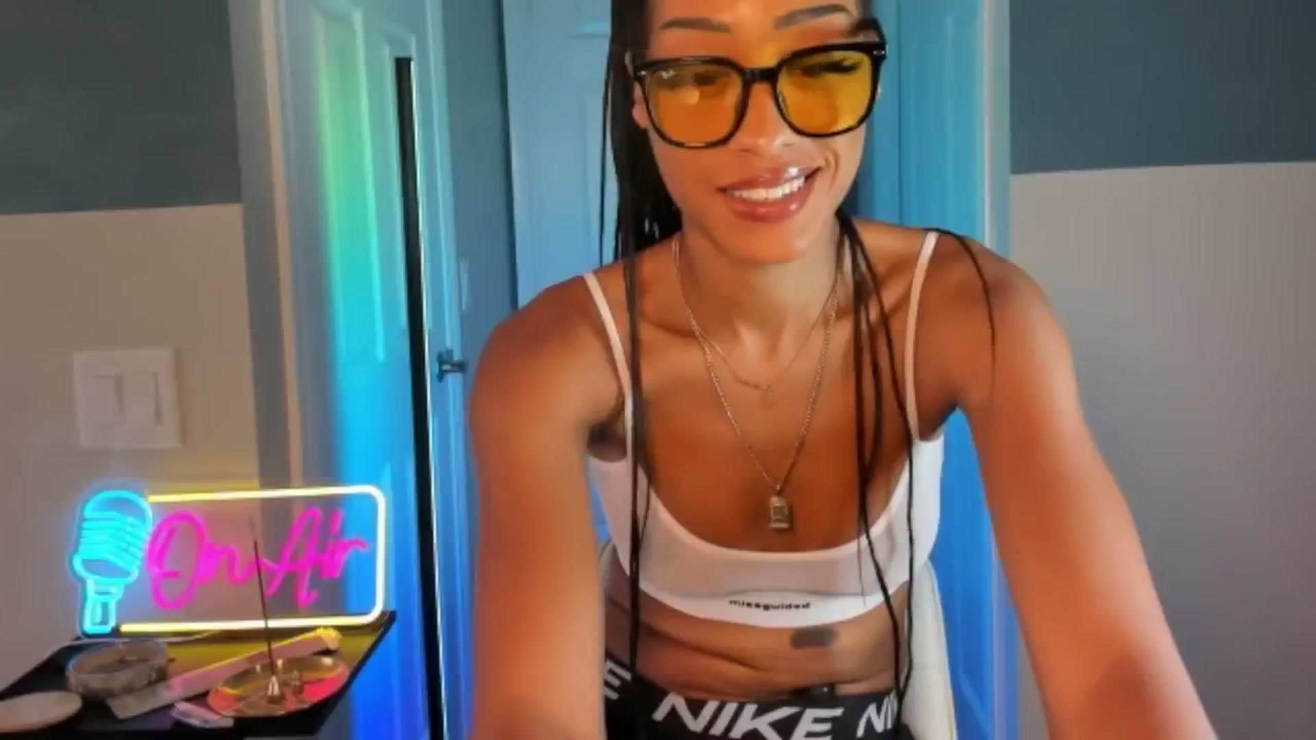Gallery image thumbnail from DiazWhite's myfreecams stream on, 03/23/2026, 21:09 image 16 of 20