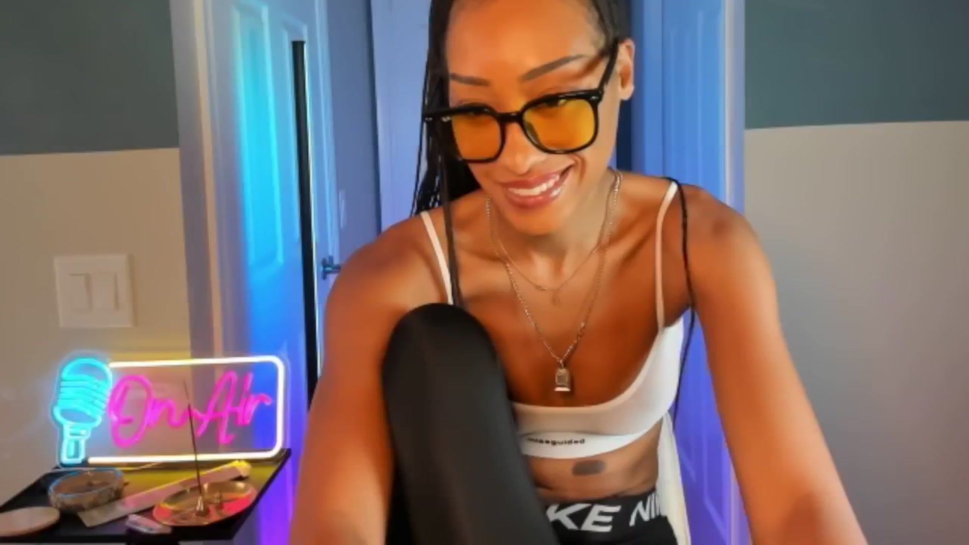 Gallery image thumbnail from DiazWhite's myfreecams stream on, 03/23/2026, 21:09 image 18 of 20