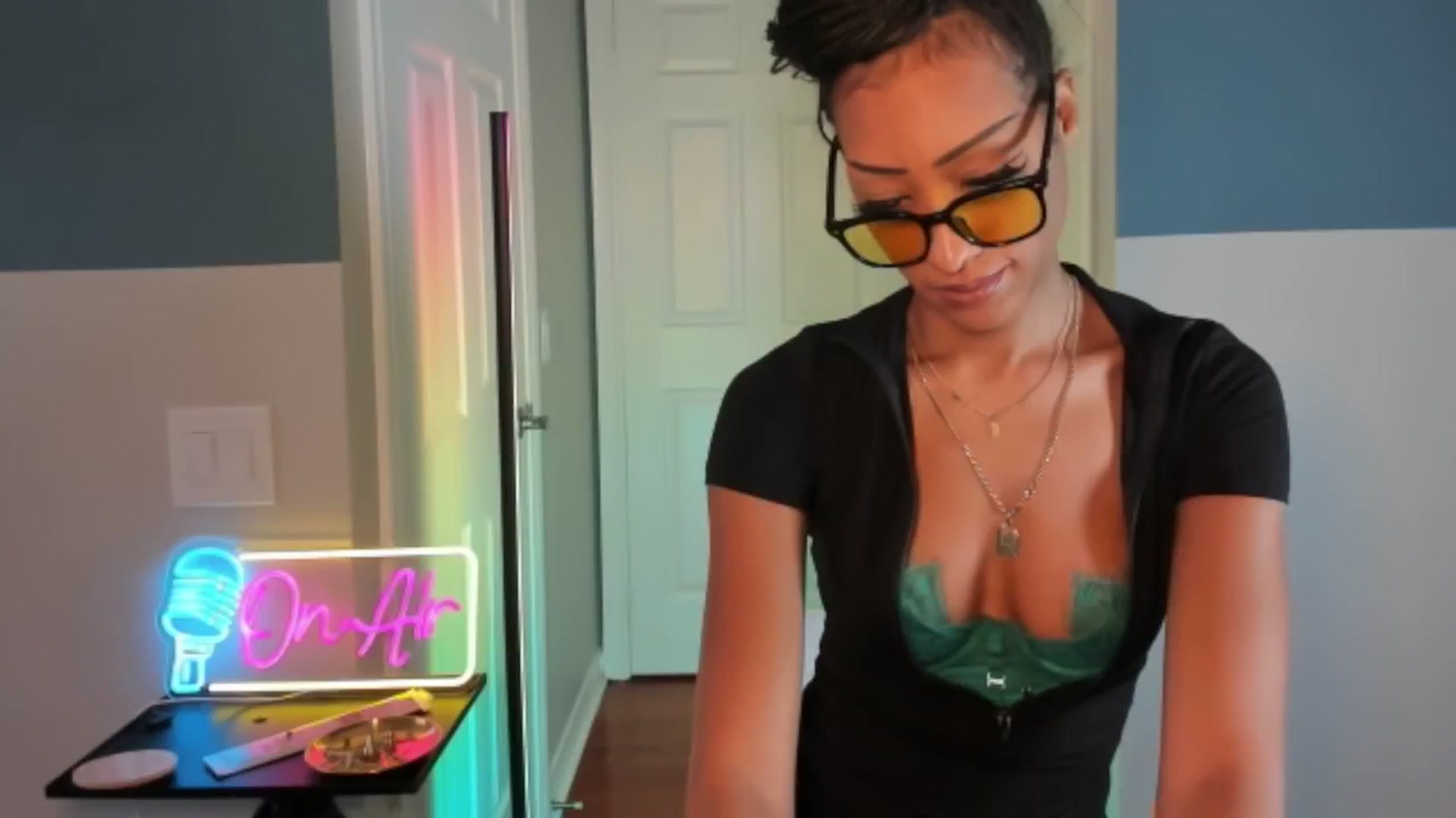 Gallery image thumbnail from DiazWhite's myfreecams stream on, 03/23/2026, 23:21 image 13 of 20