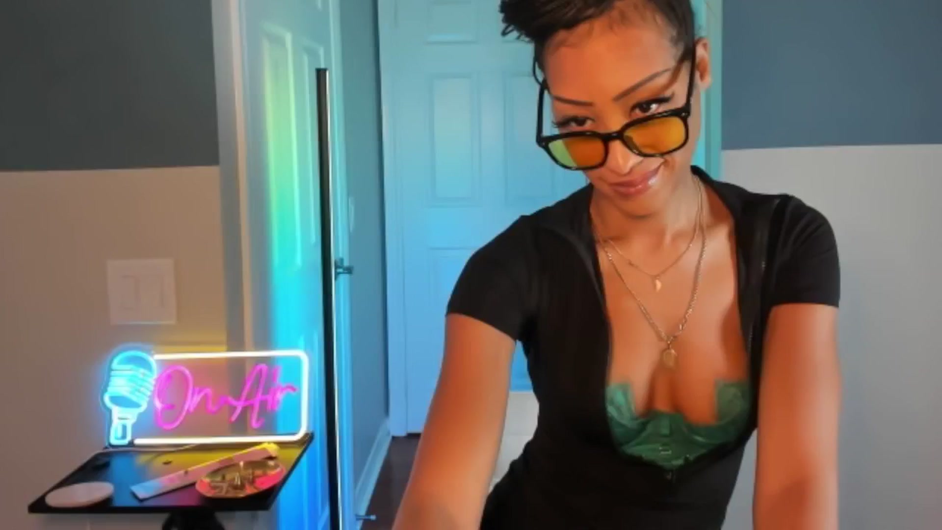 Gallery image thumbnail from DiazWhite's myfreecams stream on, 03/23/2026, 23:21 image 14 of 20