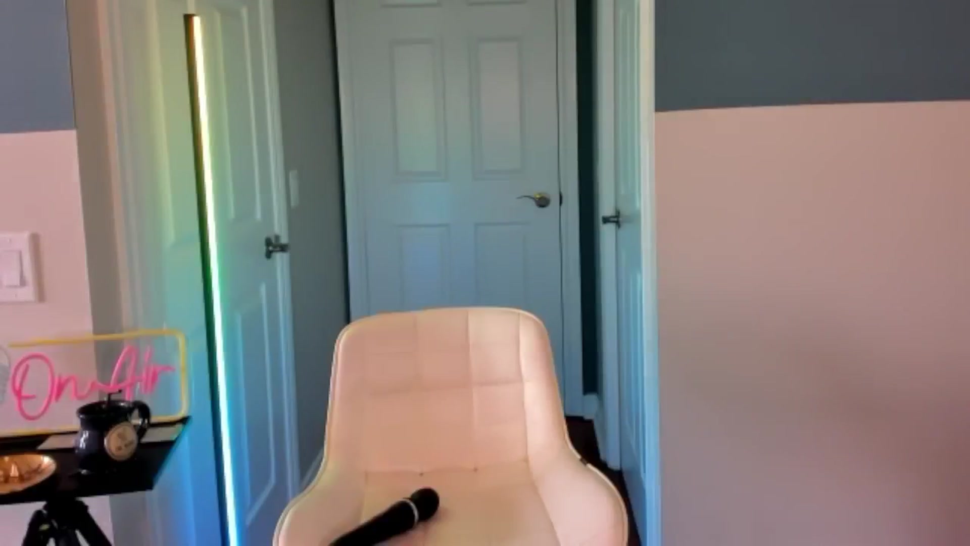 Gallery image thumbnail from DiazWhite's myfreecams stream on, 04/03/2026, 14:05 image 12 of 20