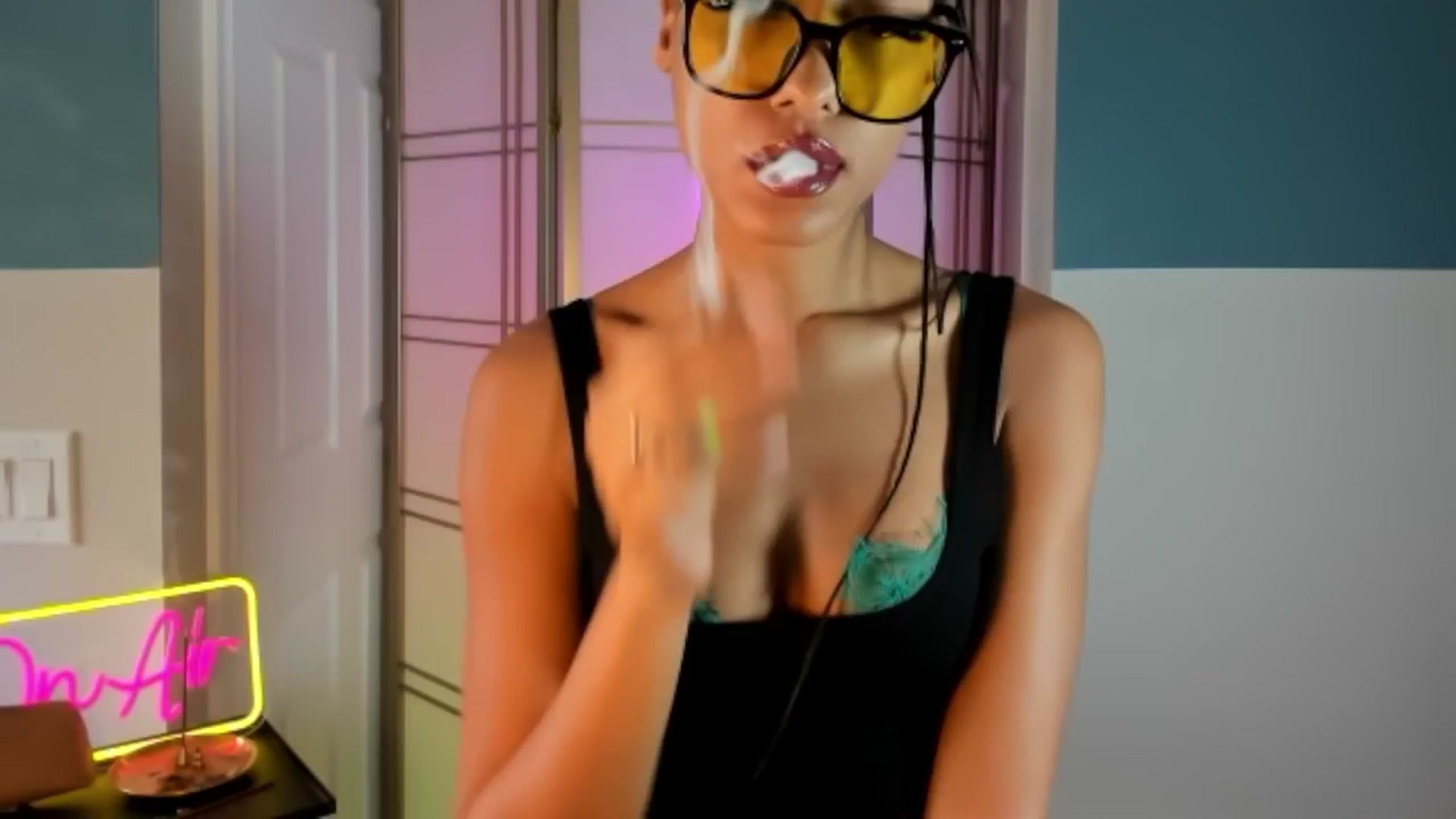 Gallery image thumbnail from DiazWhite's myfreecams stream on, 04/13/2026, 17:10 image 19 of 20
