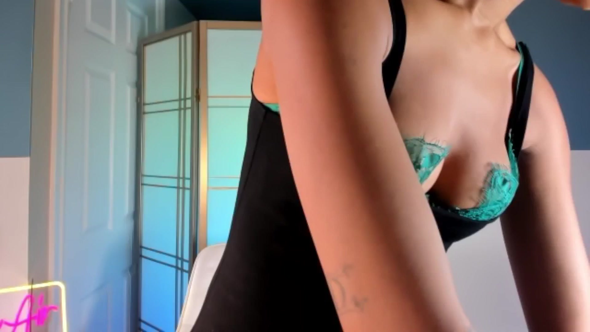 Gallery image thumbnail from DiazWhite's myfreecams stream on, 04/13/2026, 17:10 image 3 of 20