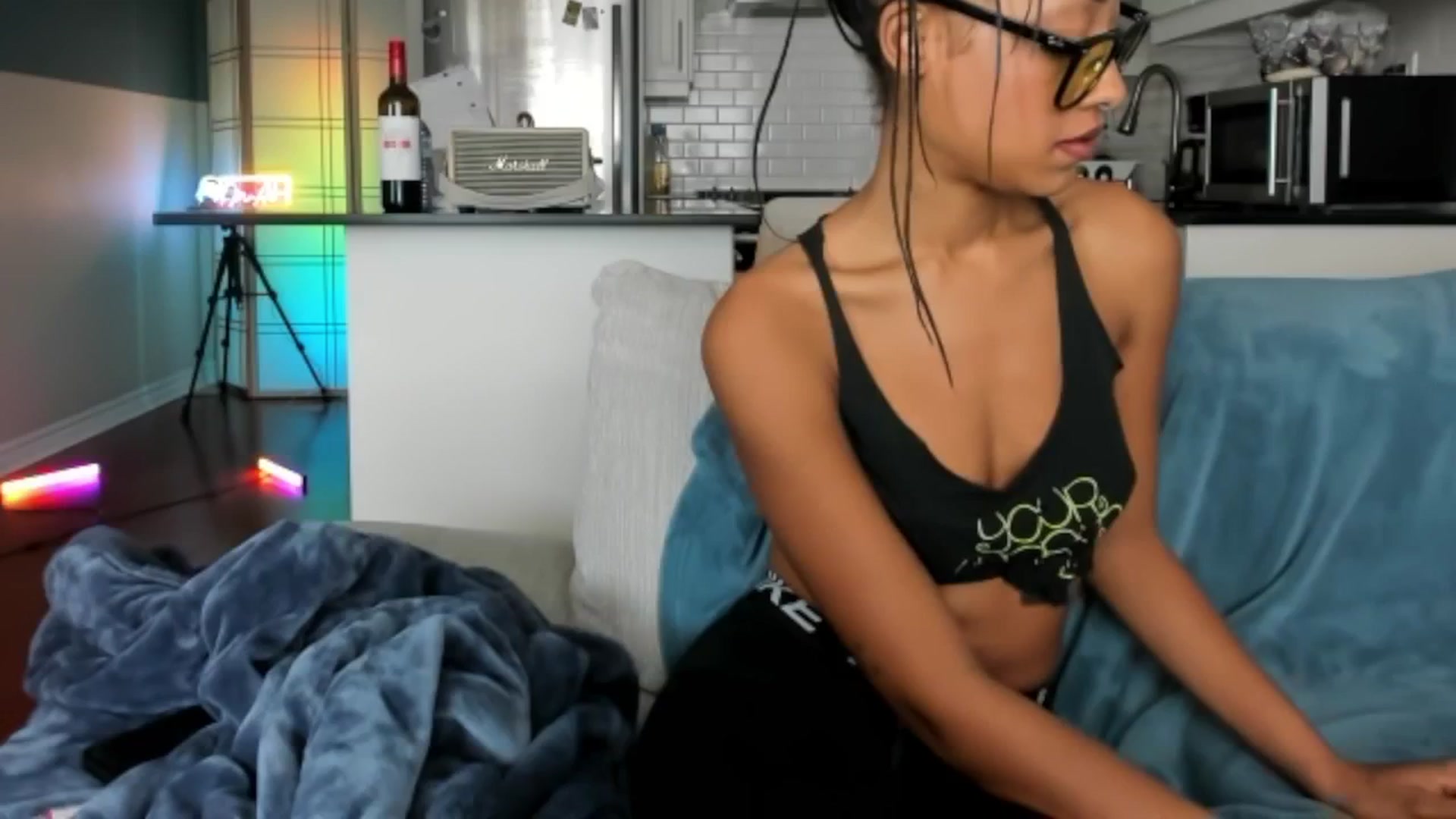 Gallery image thumbnail from DiazWhite's myfreecams stream on, 04/15/2026, 16:29 image 12 of 20