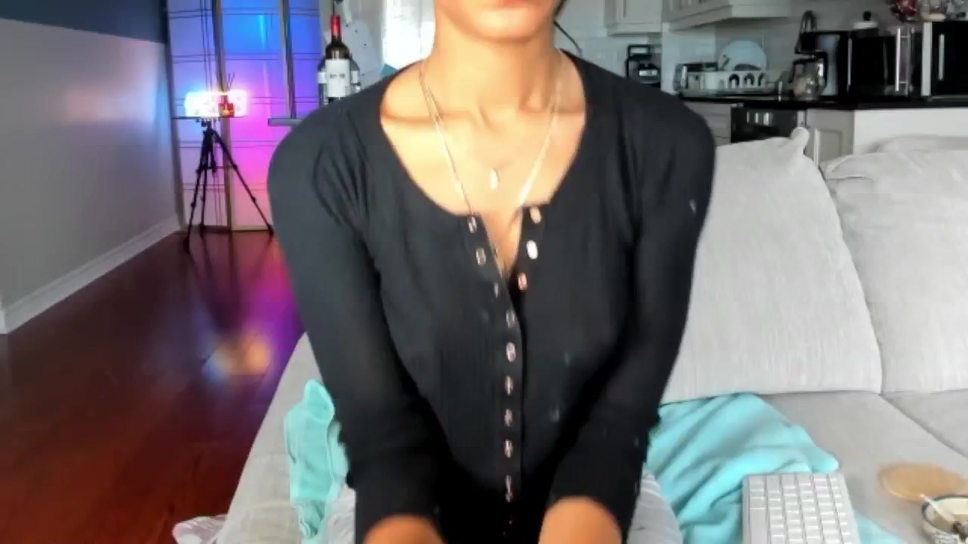 Gallery image thumbnail from DiazWhite's myfreecams stream on, 04/18/2026, 13:18 image 13 of 20
