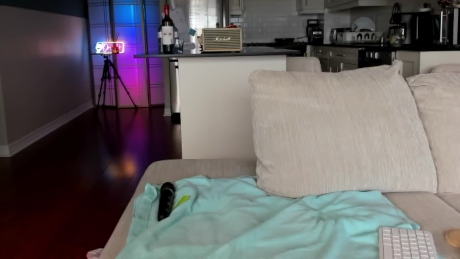 Gallery image thumbnail from DiazWhite's myfreecams stream on, 04/18/2026, 13:18 image 12 of 20