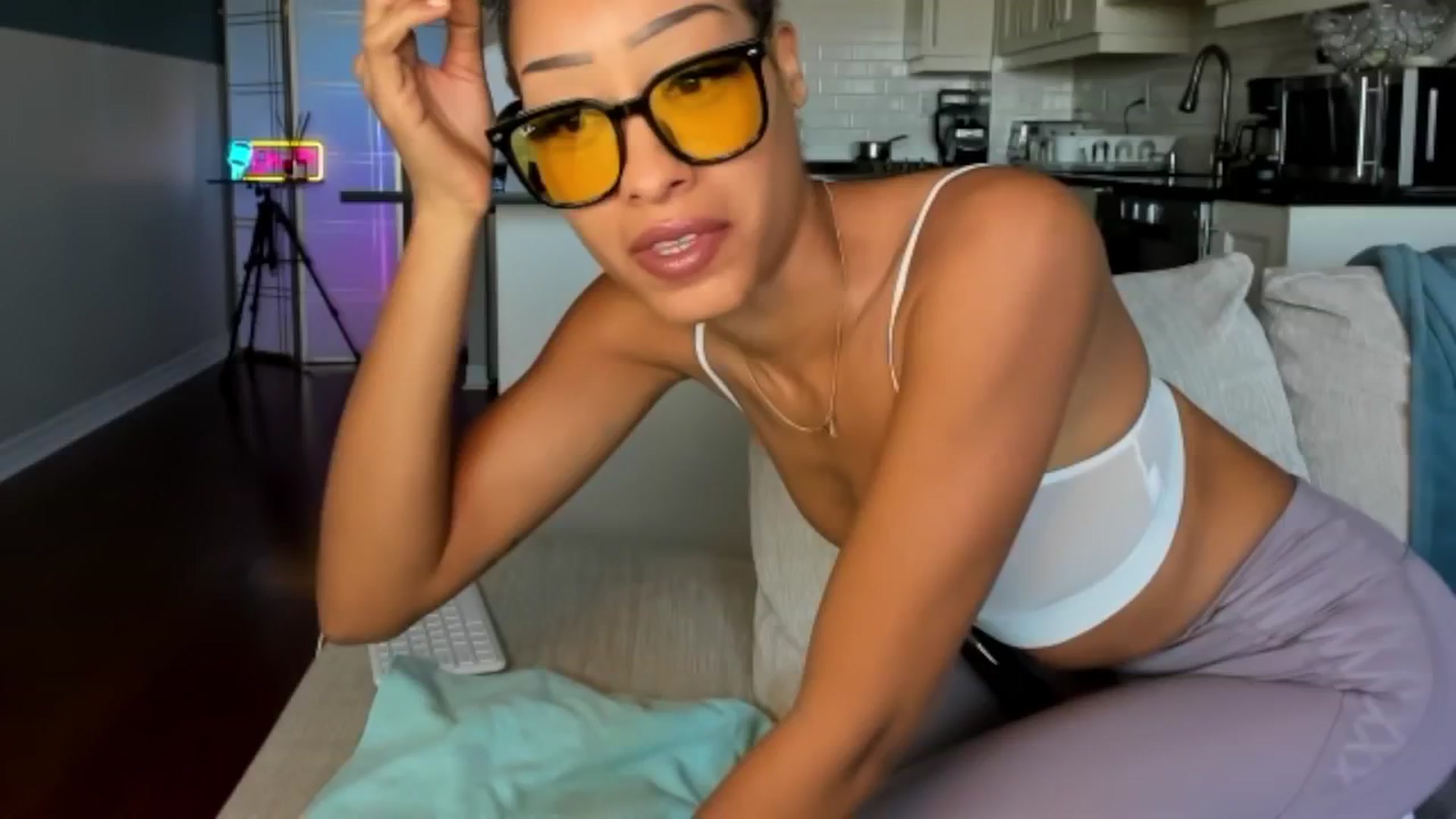 Gallery image thumbnail from DiazWhite's myfreecams stream on, 04/20/2026, 13:01 image 4 of 20