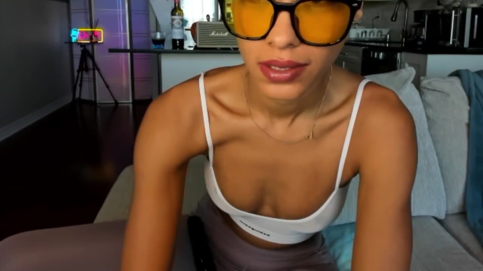 Gallery image thumbnail from DiazWhite's myfreecams stream on, 04/20/2026, 13:01 image 19 of 20