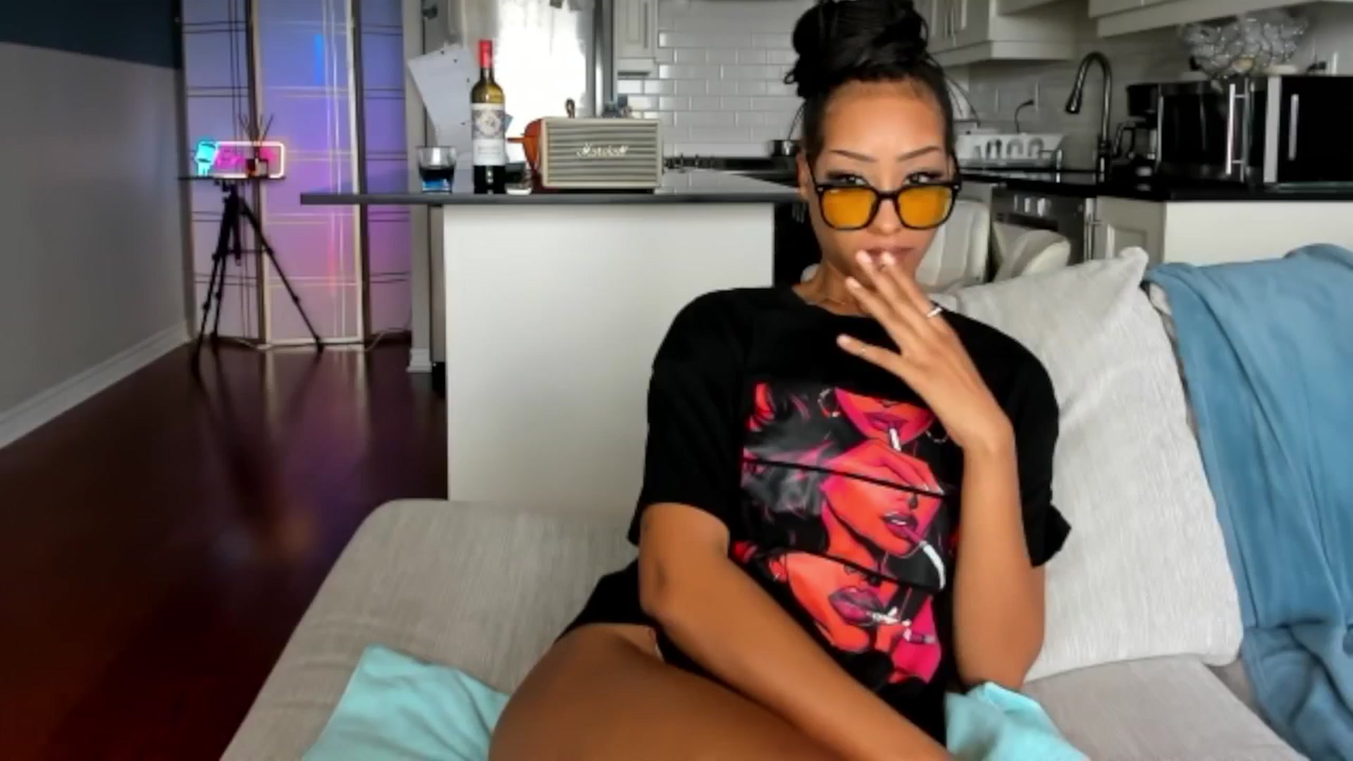 Gallery image thumbnail from DiazWhite's myfreecams stream on, 04/20/2026, 19:12 image 16 of 20