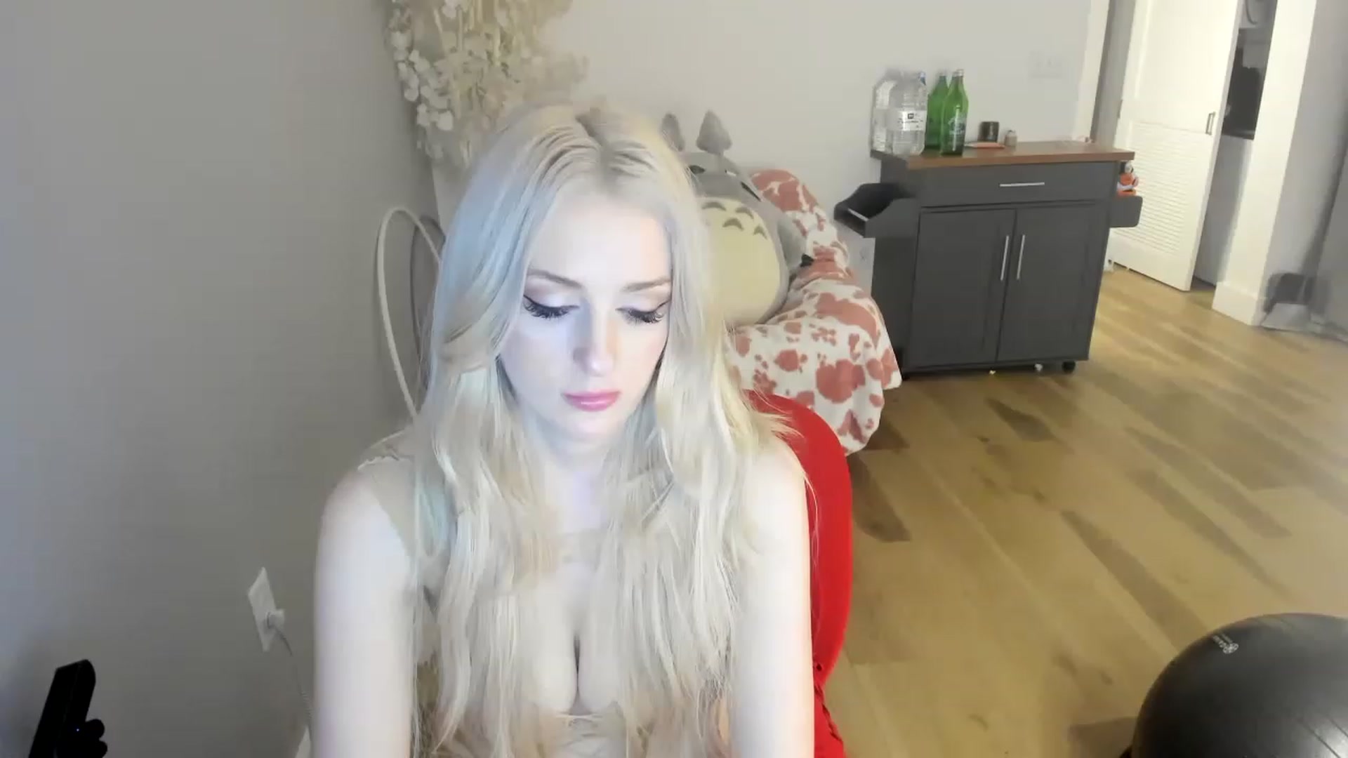 Gallery image thumbnail from Dick_RateMilk's myfreecams stream on, 12/04/2022, 08:24 image 13 of 20