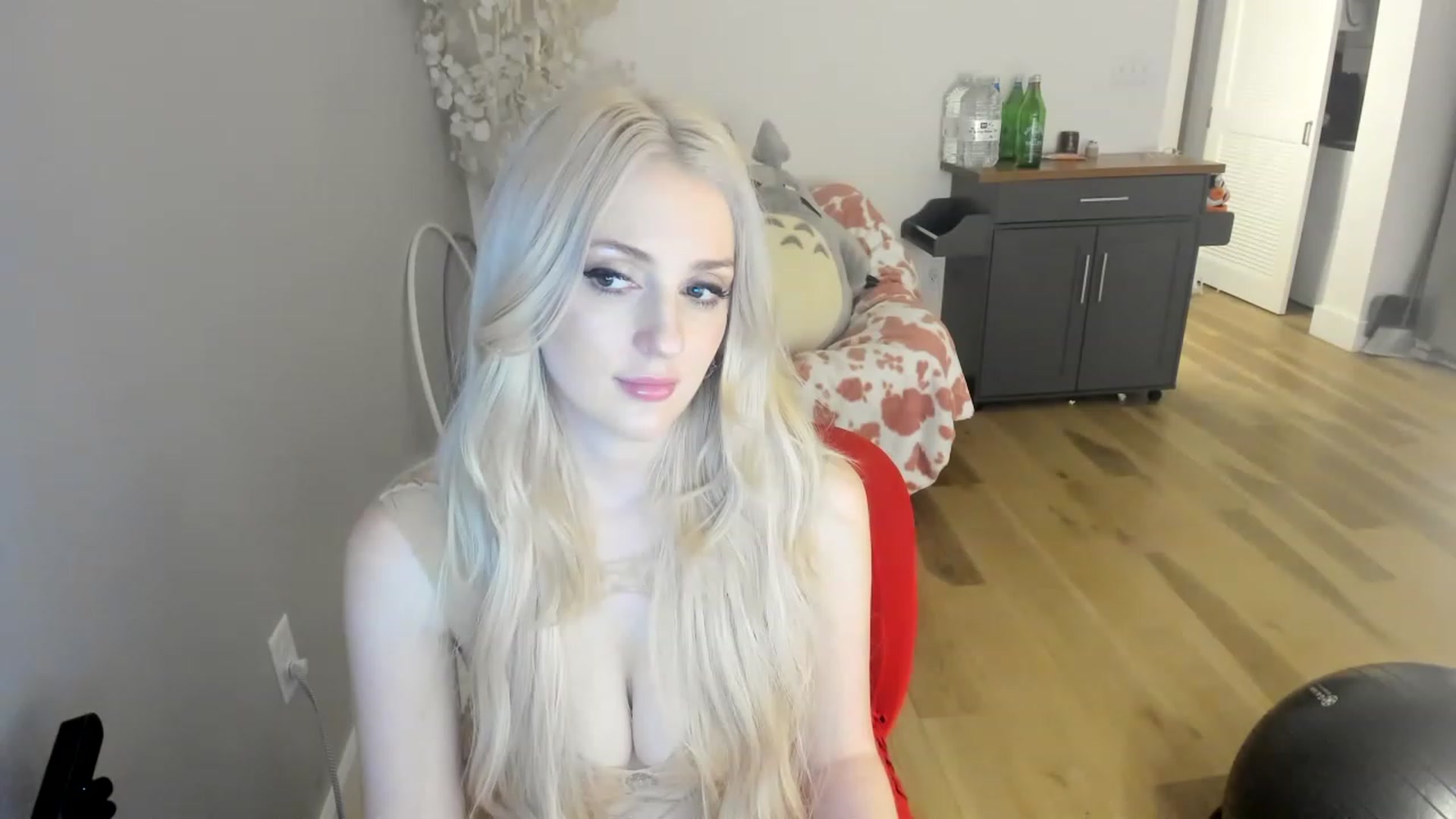 Gallery image thumbnail from Dick_RateMilk's myfreecams stream on, 12/04/2022, 08:24 image 10 of 20