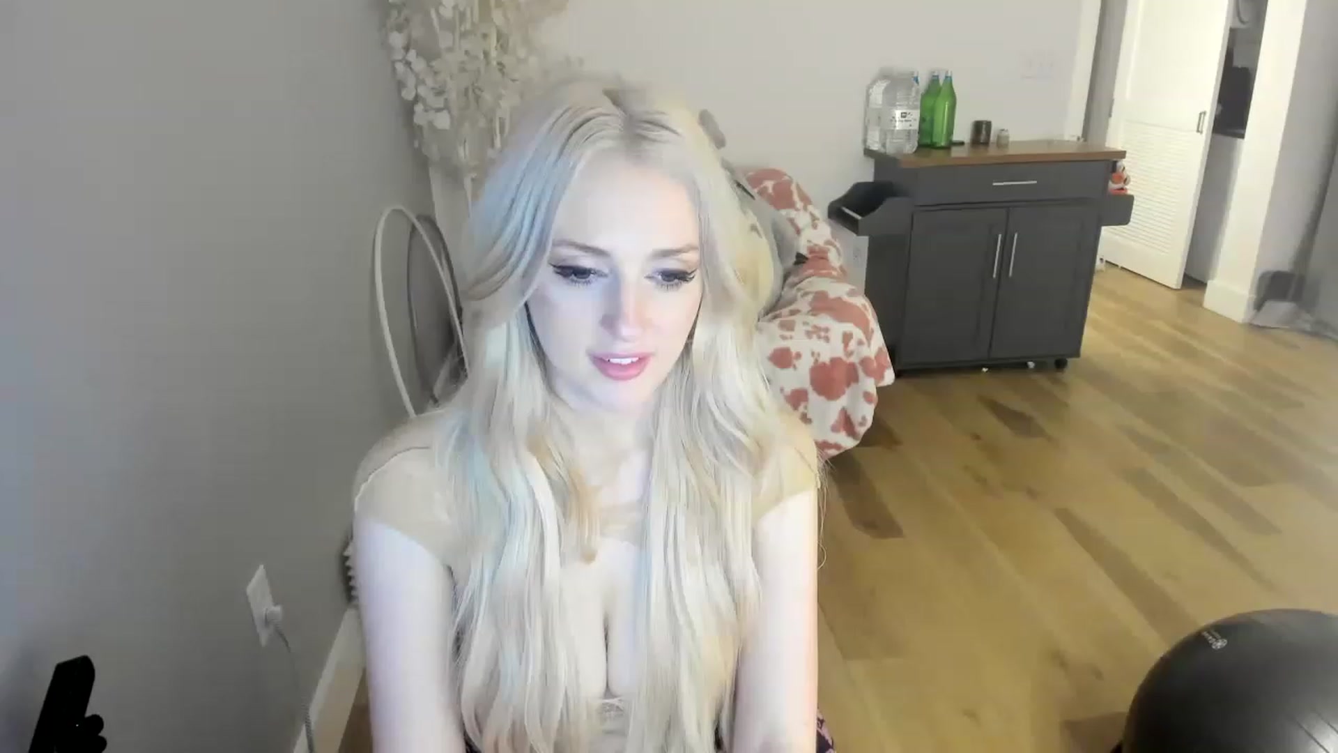 Gallery image thumbnail from Dick_RateMilk's myfreecams stream on, 12/04/2022, 10:52 image 20 of 20