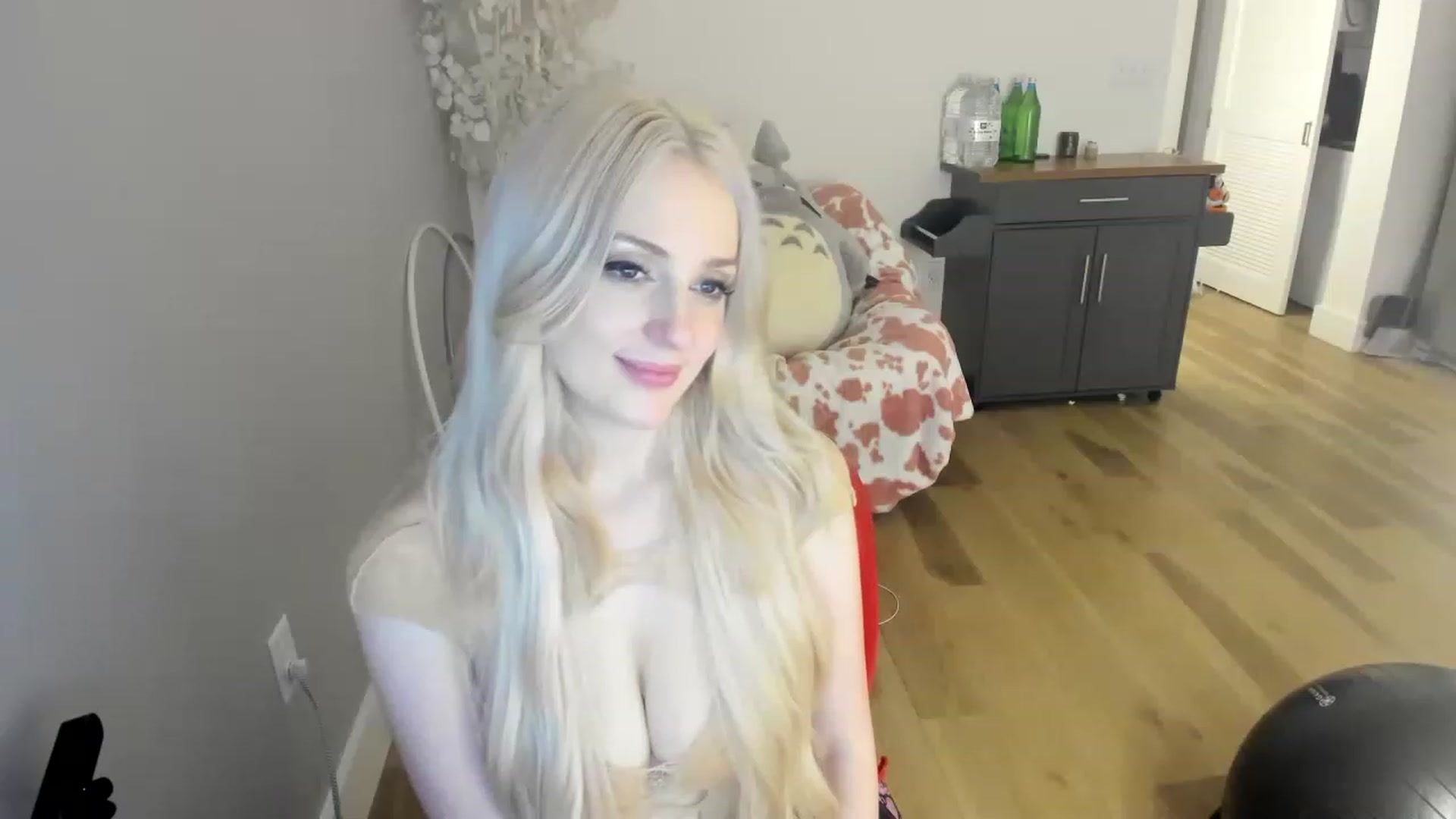 Gallery image thumbnail from Dick_RateMilk's myfreecams stream on, 12/04/2022, 10:52 image 19 of 20