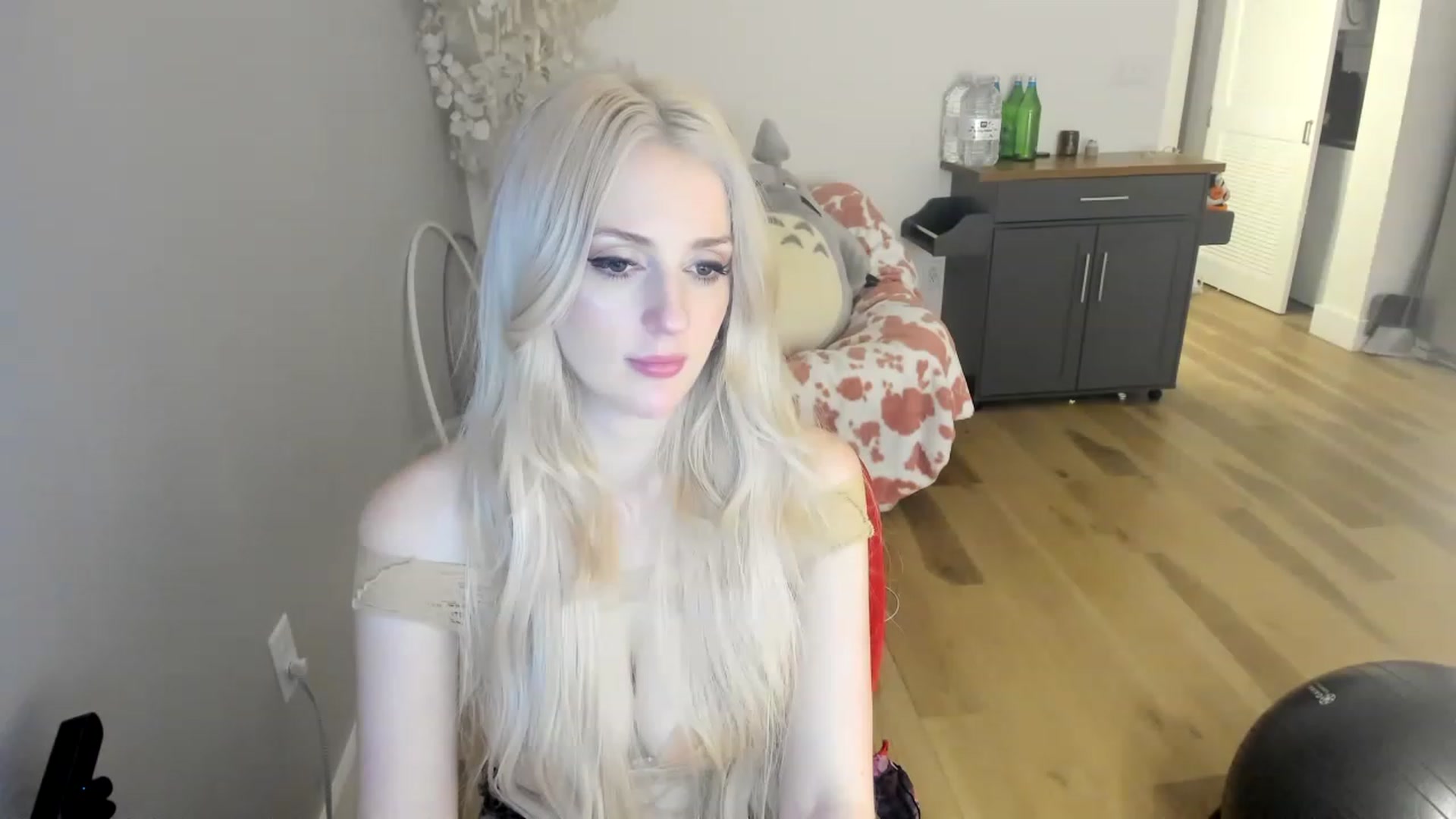 Gallery image thumbnail from Dick_RateMilk's myfreecams stream on, 12/04/2022, 10:52 image 8 of 20