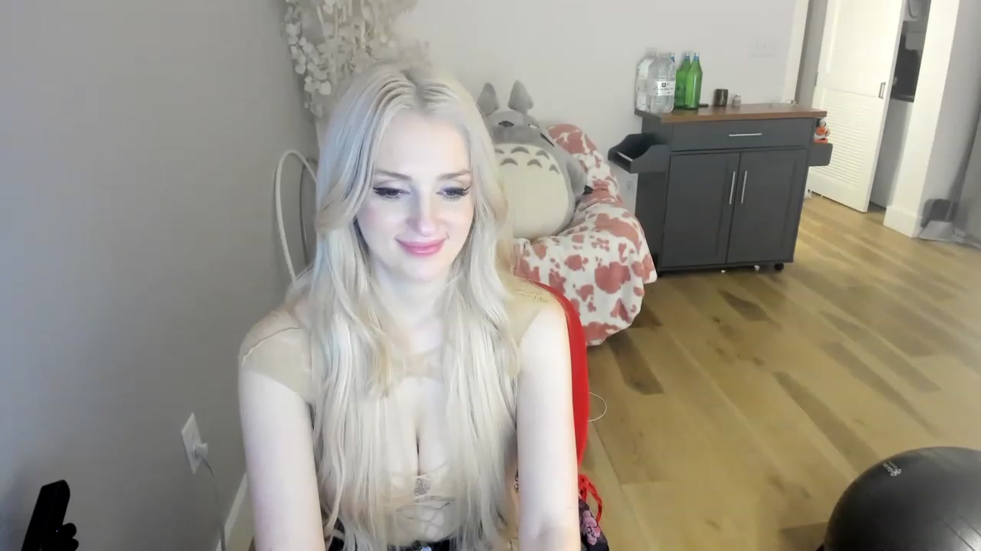 Gallery image thumbnail from Dick_RateMilk's myfreecams stream on, 12/04/2022, 14:30 image 10 of 20