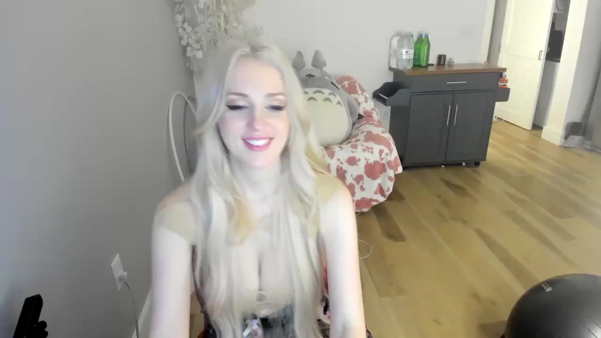 Gallery image thumbnail from Dick_RateMilk's myfreecams stream on, 12/04/2022, 14:30 image 15 of 20