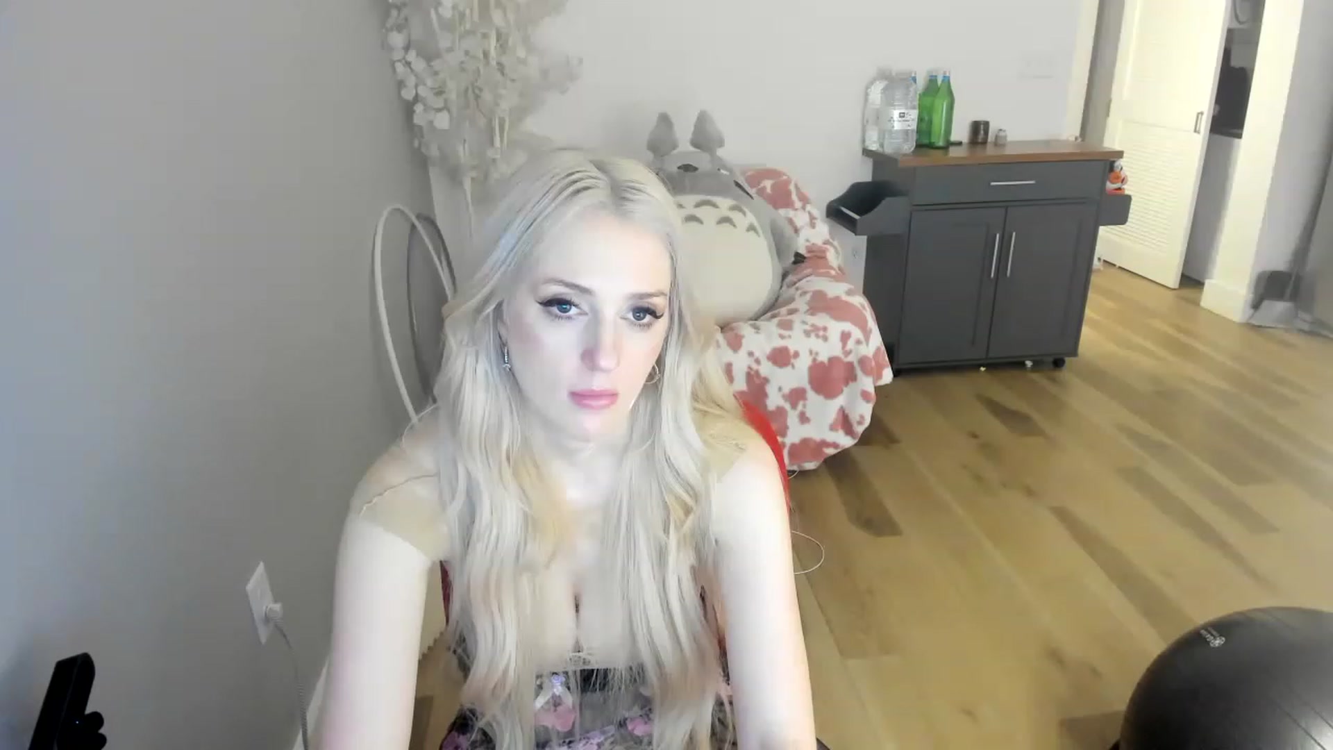 Gallery image thumbnail from Dick_RateMilk's myfreecams stream on, 12/04/2022, 14:30 image 16 of 20