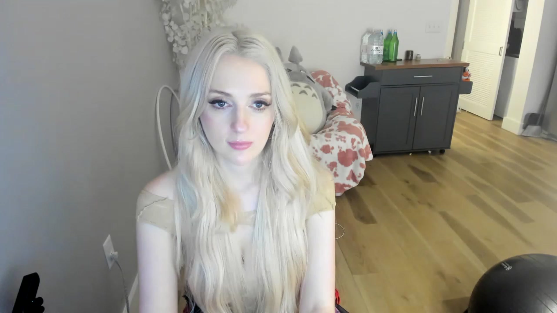 Gallery image thumbnail from Dick_RateMilk's myfreecams stream on, 12/04/2022, 14:30 image 18 of 20