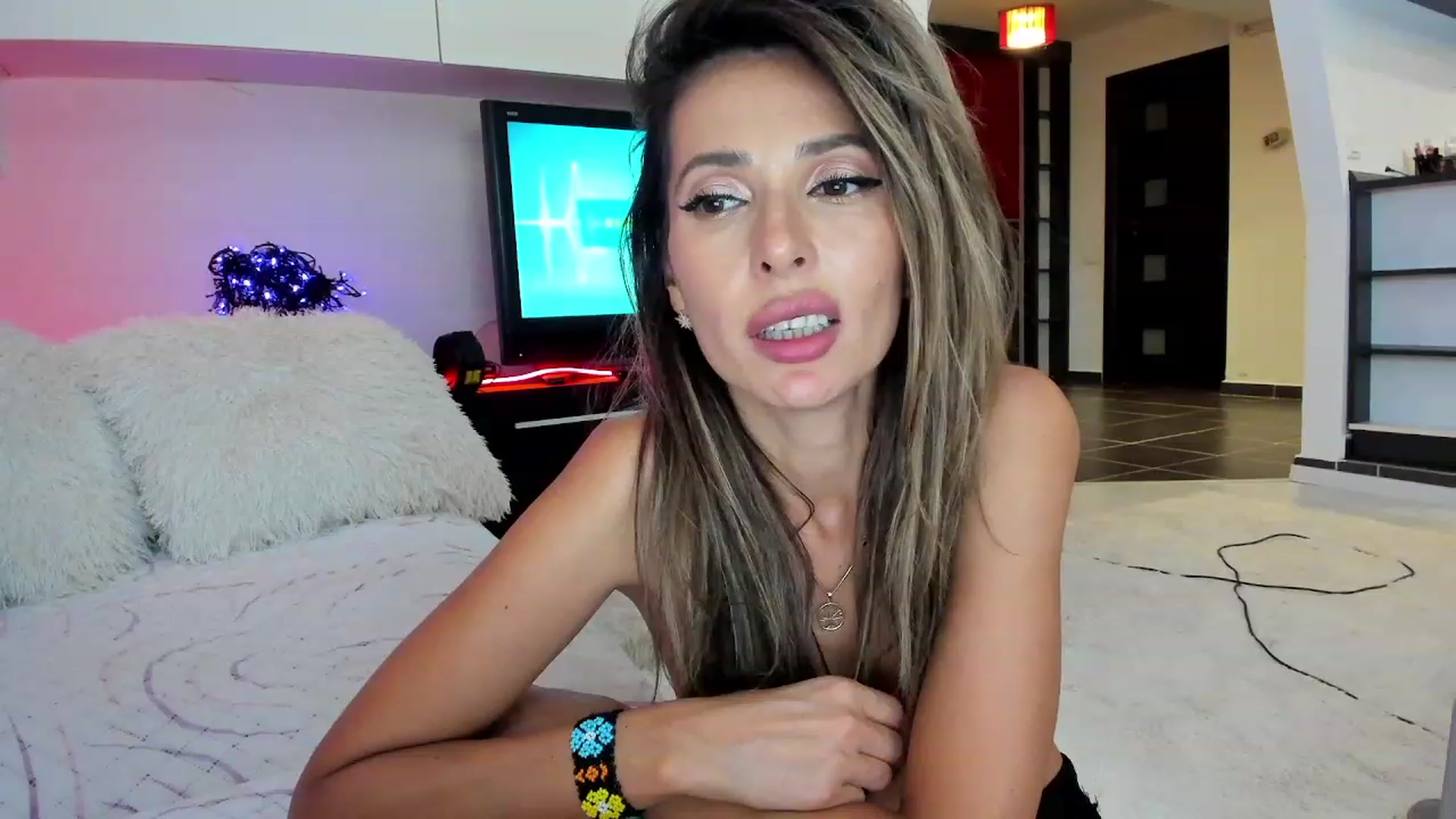 Gallery image thumbnail from DicklessBish's myfreecams stream on, 10/04/2023, 23:44 image 19 of 20
